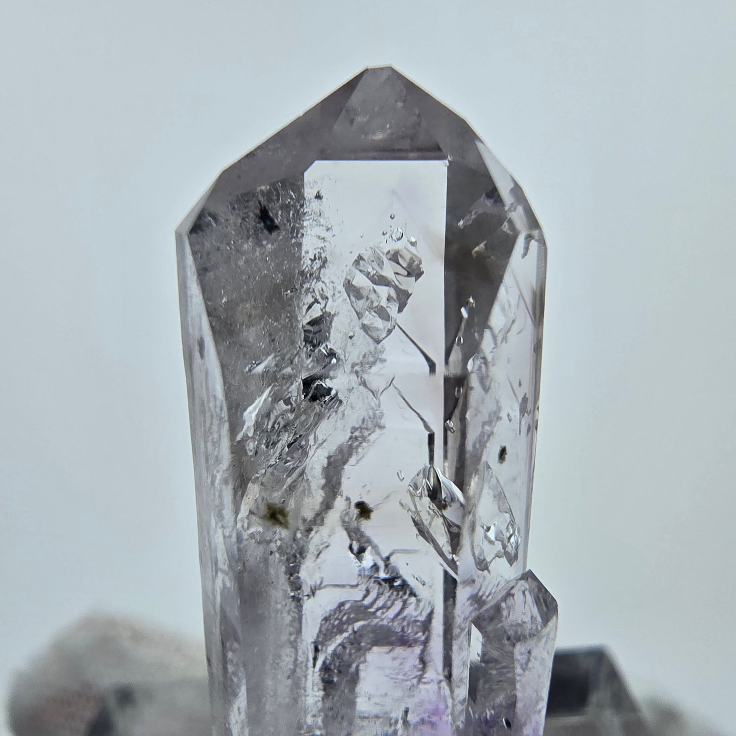 Enhydro Phantom Amethyst mit Hämatit Streep Mine Goboboseb Namibia 32*10*10mm
