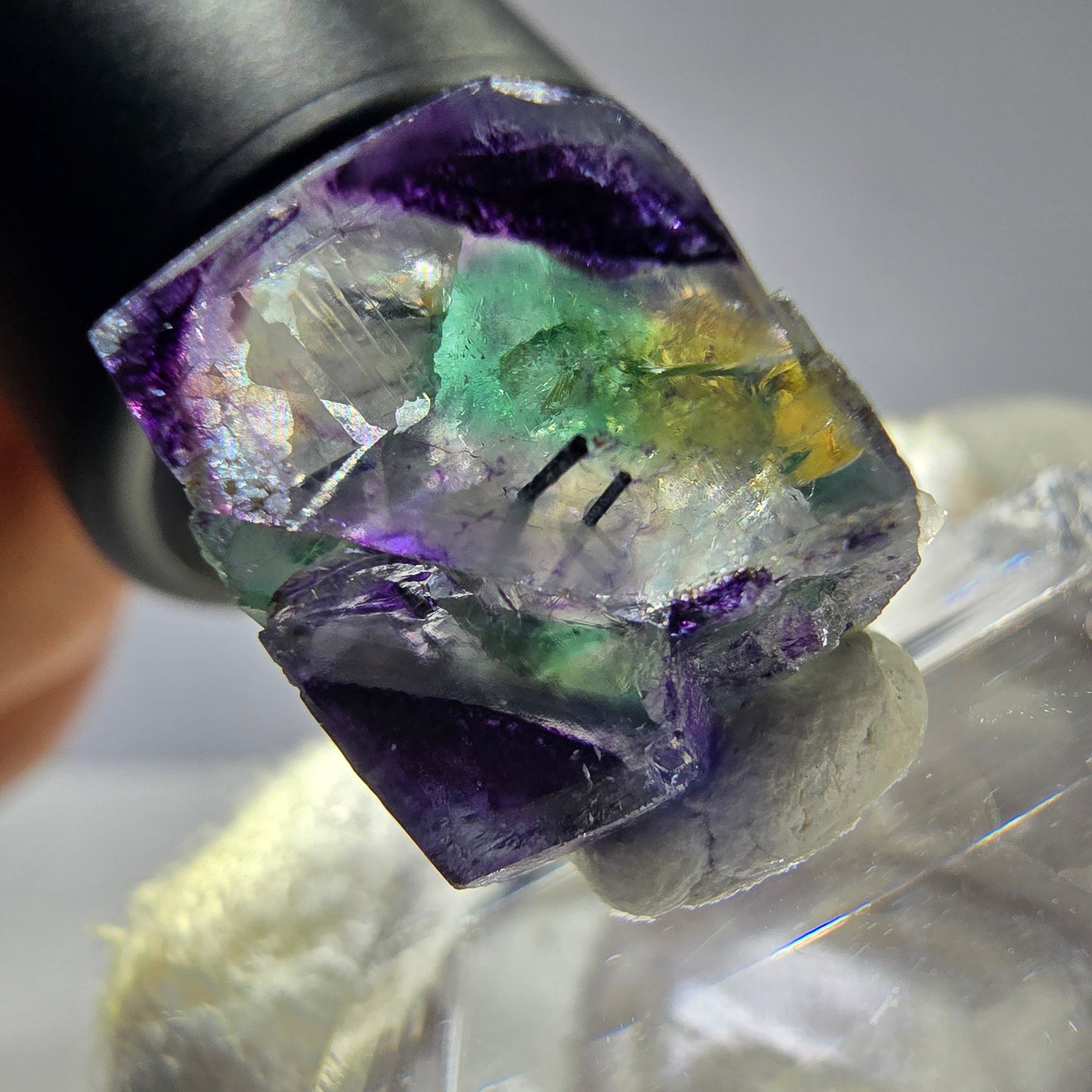 Cube de fluorite fantôme Schörl, tourmaline muscovite hyalite Erongo Namibie 16 x 15 x 13 mm