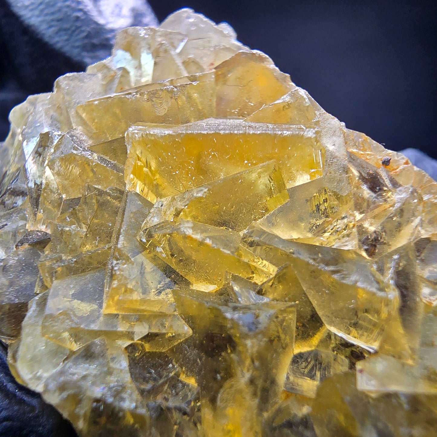 Klare Honey Pocket Phantom Fluorit Würfel Stufe gelb Okorusu, Namibia 44*27*15mm