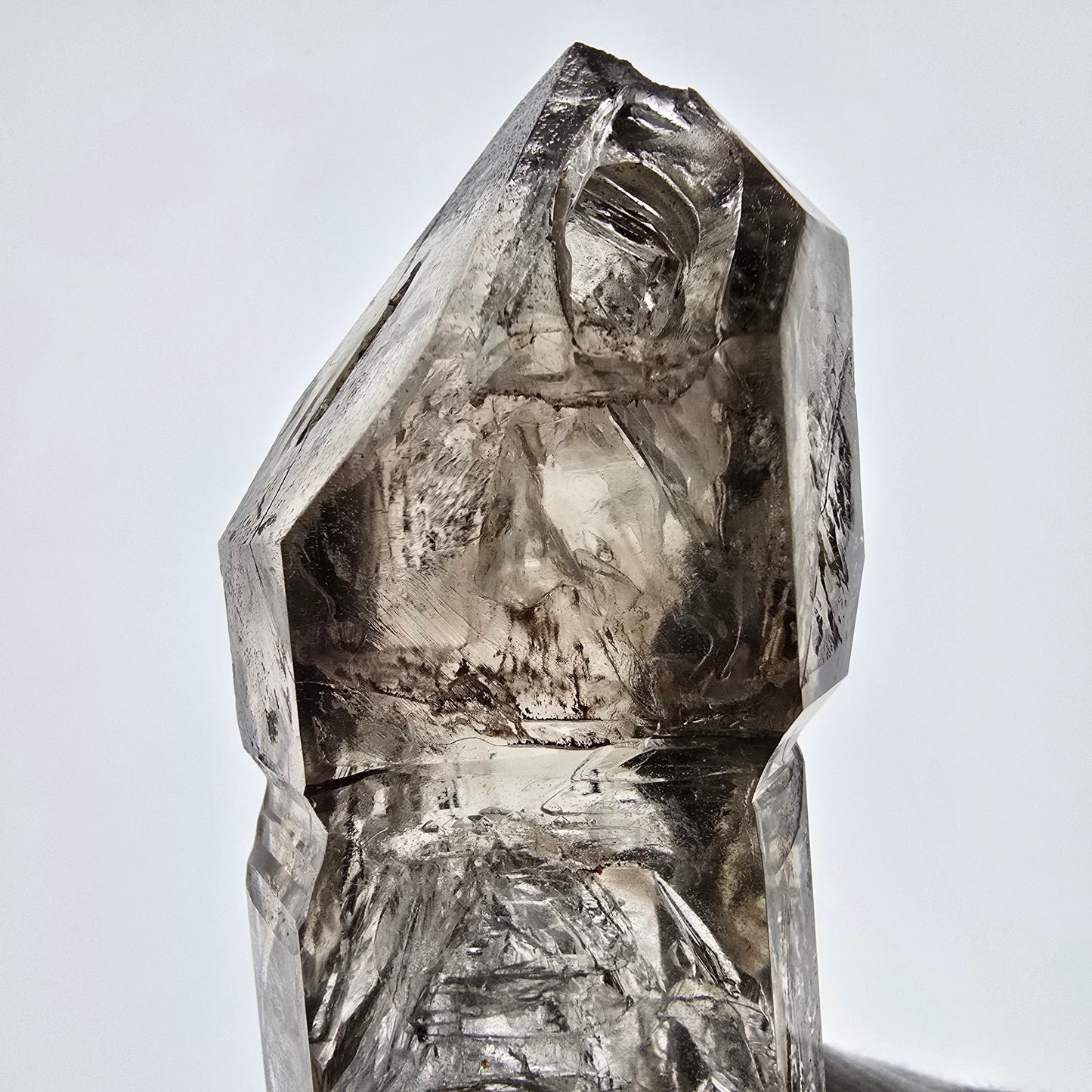 Sceptre de poche en quartz fumé fantôme, Goboboseb de la Saint-Valentin, Namibie, 107 x 38 x 28 mm