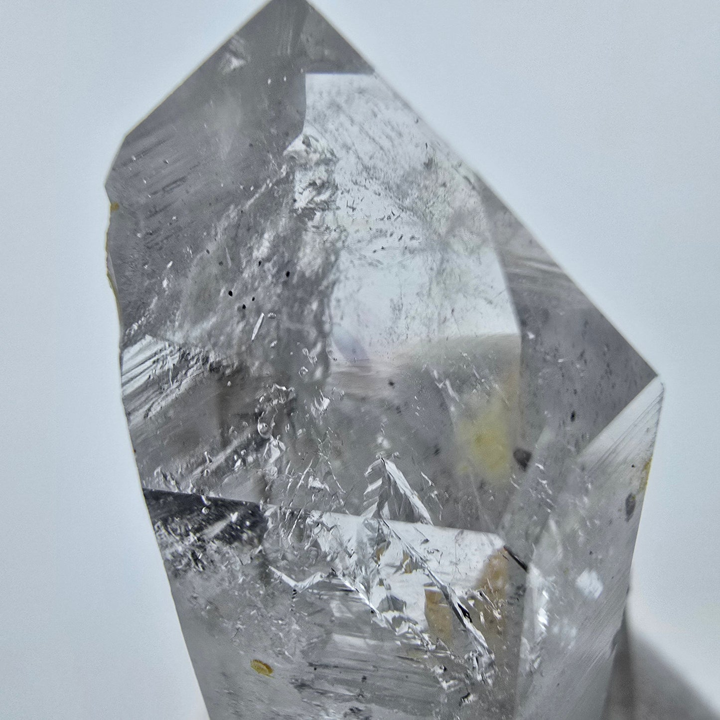 Phantom Quarz mit UV Calcit Streep Mine, Goboboseb, Namibia 44*31*22mm