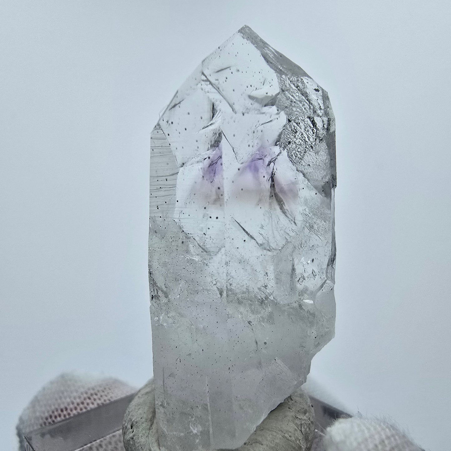 Phantom Amethyst Kristall mit Hämatit Streep Mine Goboboseb Namibia 40*19*15mm