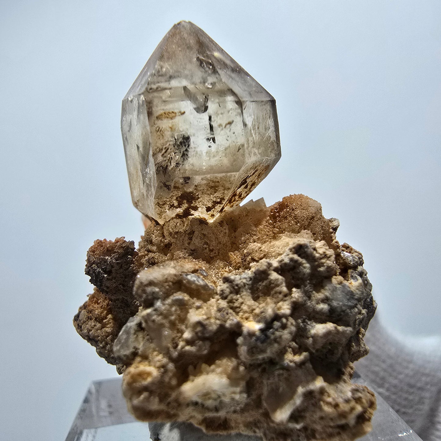 Amas de quartz fumé fantôme transparent, Goboboseb, Namibie, 33 x 25 x 24 mm