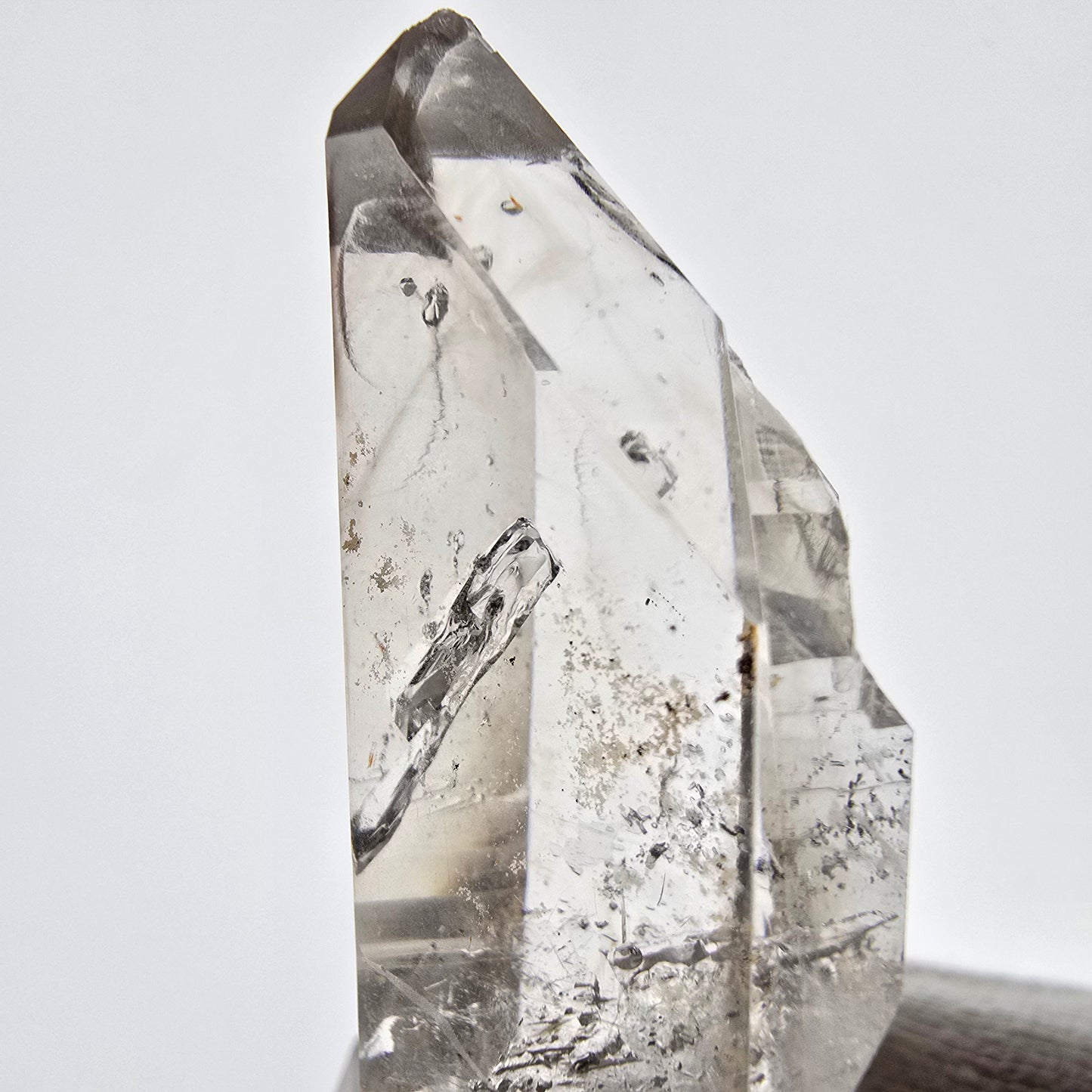 Sceptre de poche en quartz fumé fantôme squelette, Namibie, 57 x 25 x 18 mm