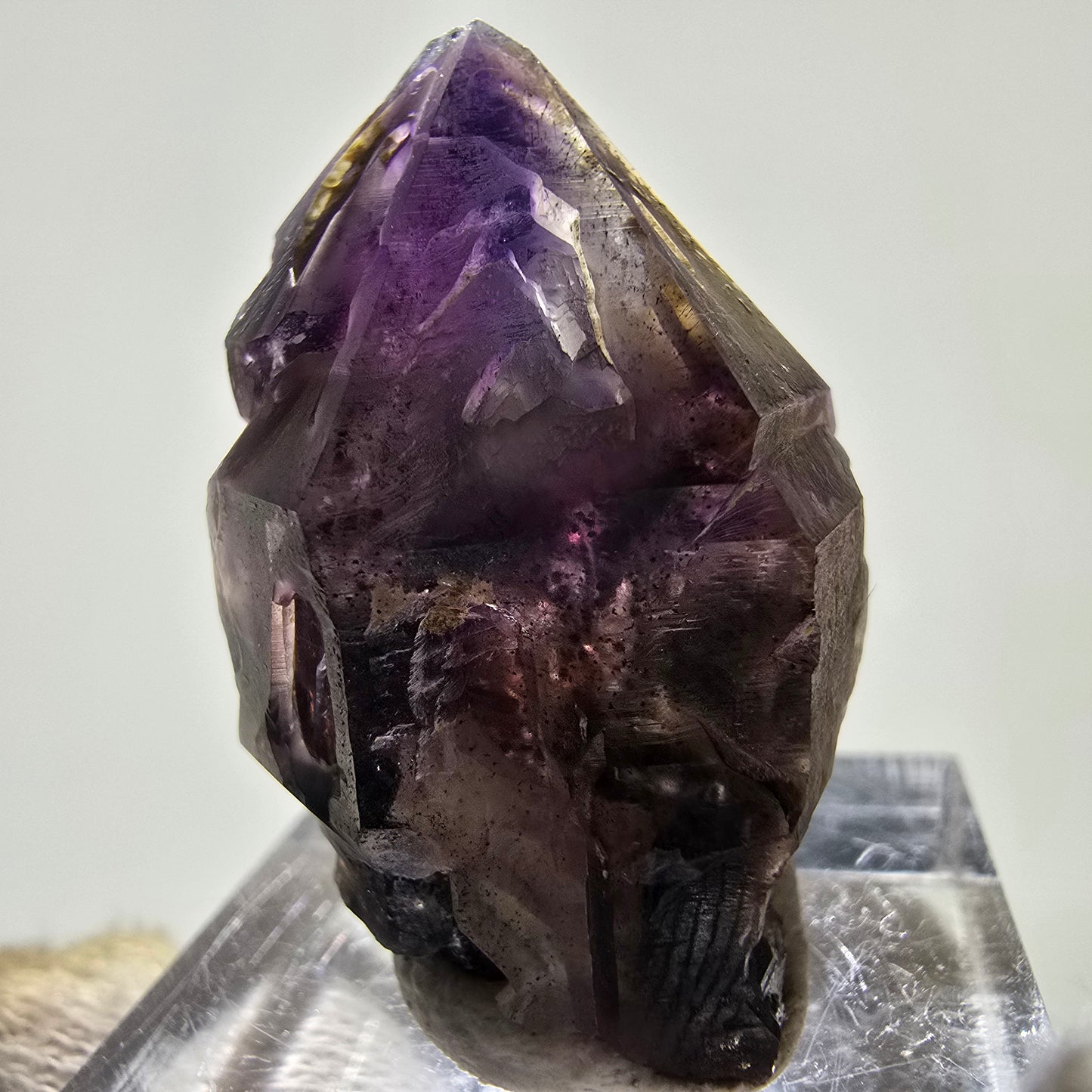 Sceptre squelette en améthyste fantôme rare, pointe Brandberg, Namibie, 30 x 24 x 20 mm