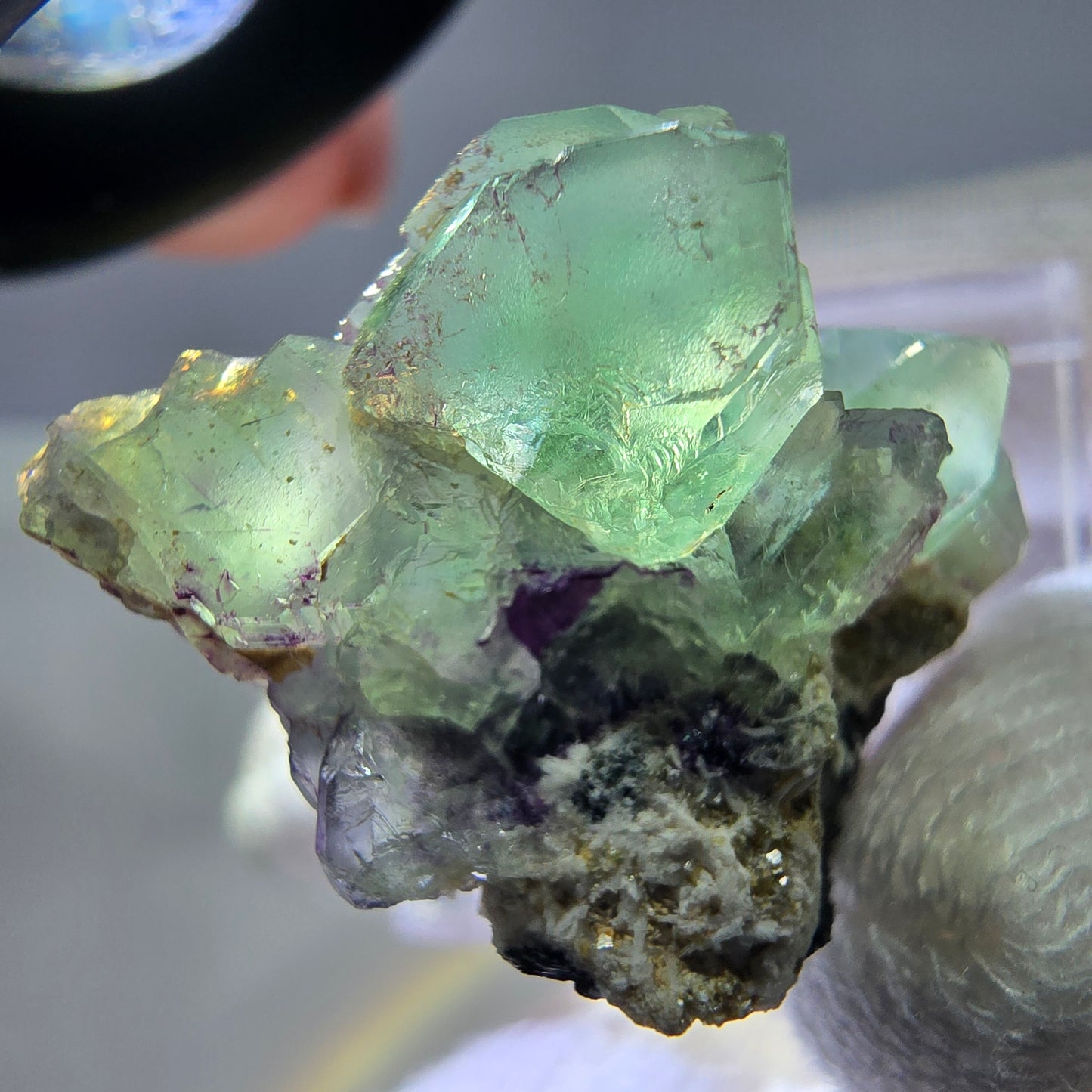 Spécimen de cube de fluorite fantôme zonal, de muscovite et de tourmaline Schorl, Erongo, Namibie, 30 x 22 x 20 mm