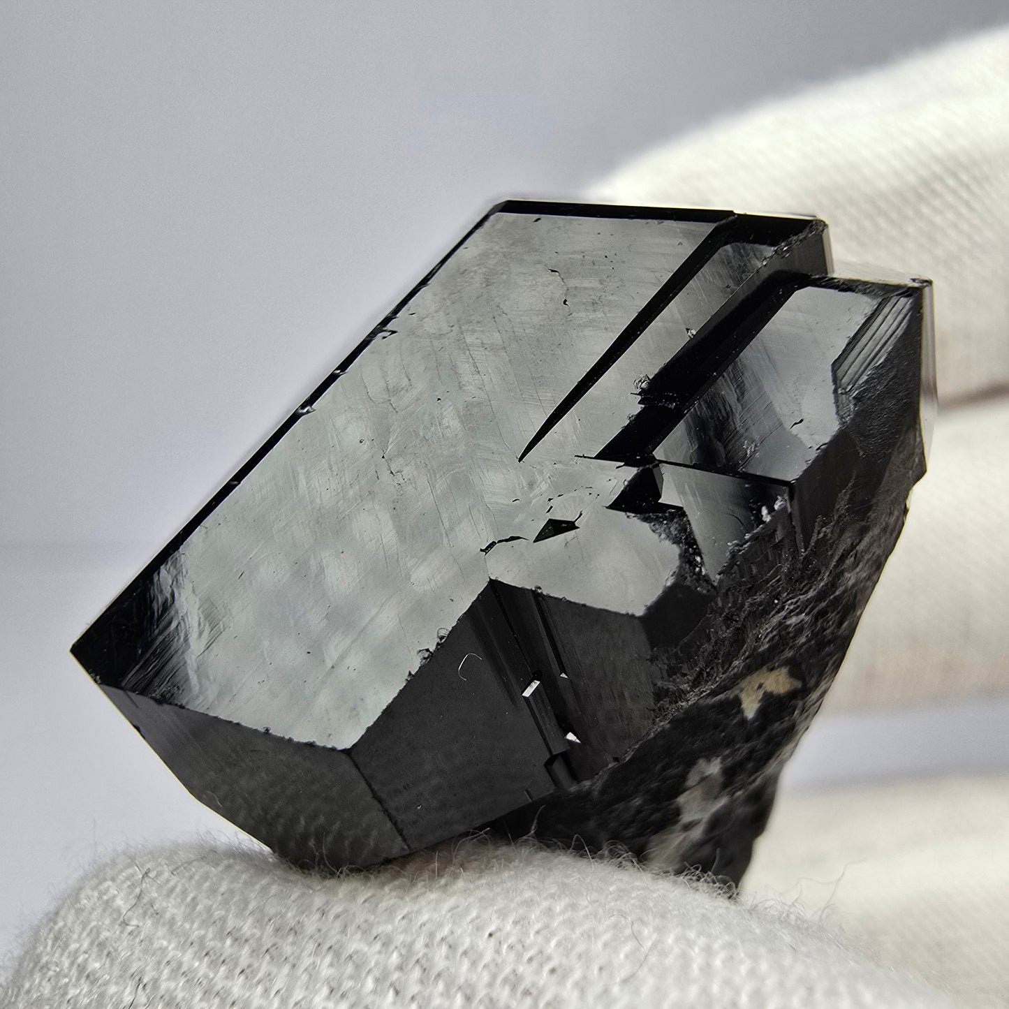 Symmetrischer Schörl Turmalin mit Hyalit Erongo, Namibia 37*35*30mm Sammlung