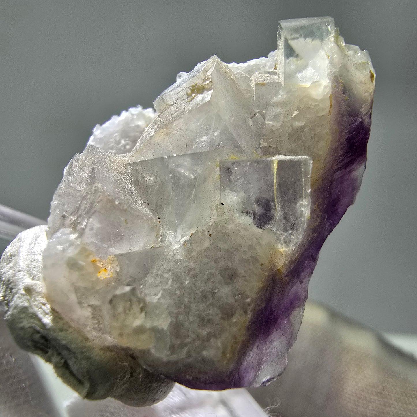 Seltene UV Phantom Fluorit Würfel Stufe lila weiß Brandberg, Namibia 28*22*12mm