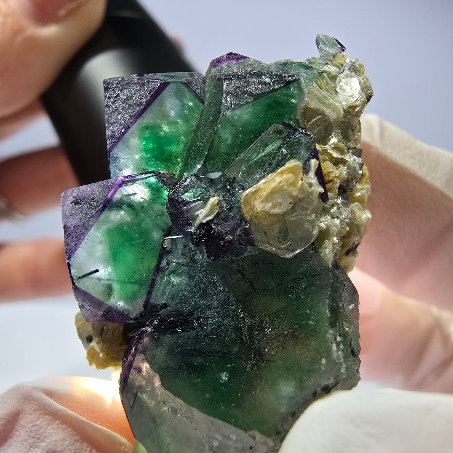 Cube de fluorite fantôme, zonal, muscovite, spécimen de tourmaline Schorl, Erongo, Namibie, 39 x 28 x 22 mm