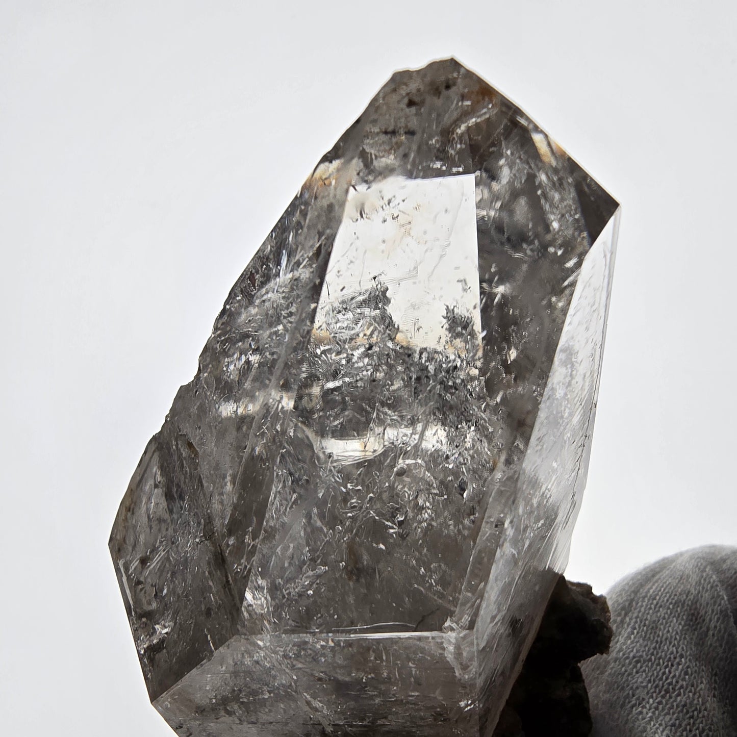 Sceptre squelette en quartz fumé Enhydro, calcite UV Valentine Pocket Goboboseb Namibie 99 x 56 x 45 mm