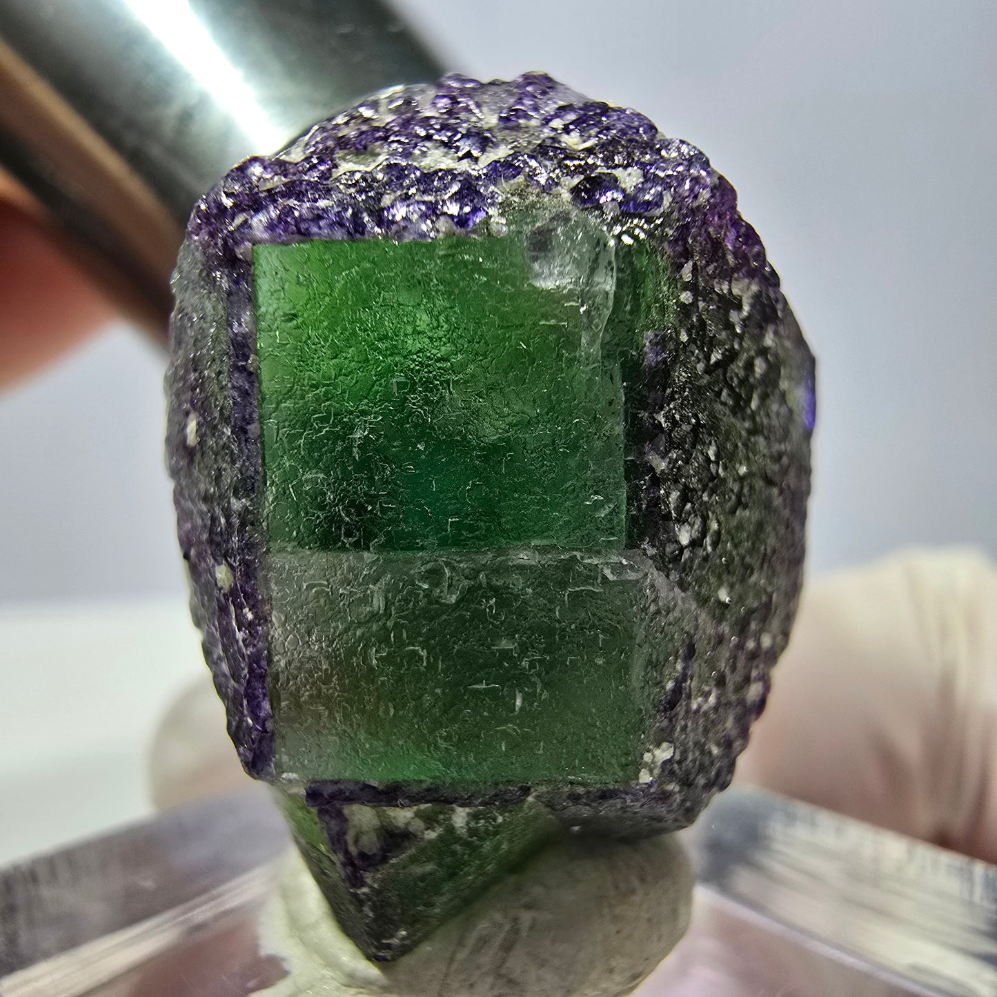 Cube hexagonal de fluorite fantôme, muscovite, tourmaline Schörl, Erongo, Namibie, 26 x 21 x 16 mm