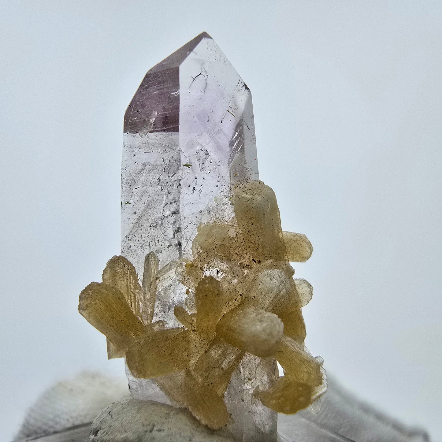 Enhydro Phantom Amethyst Kristall mit Stilbit Goboboseb, Namibia 32*17*14mm