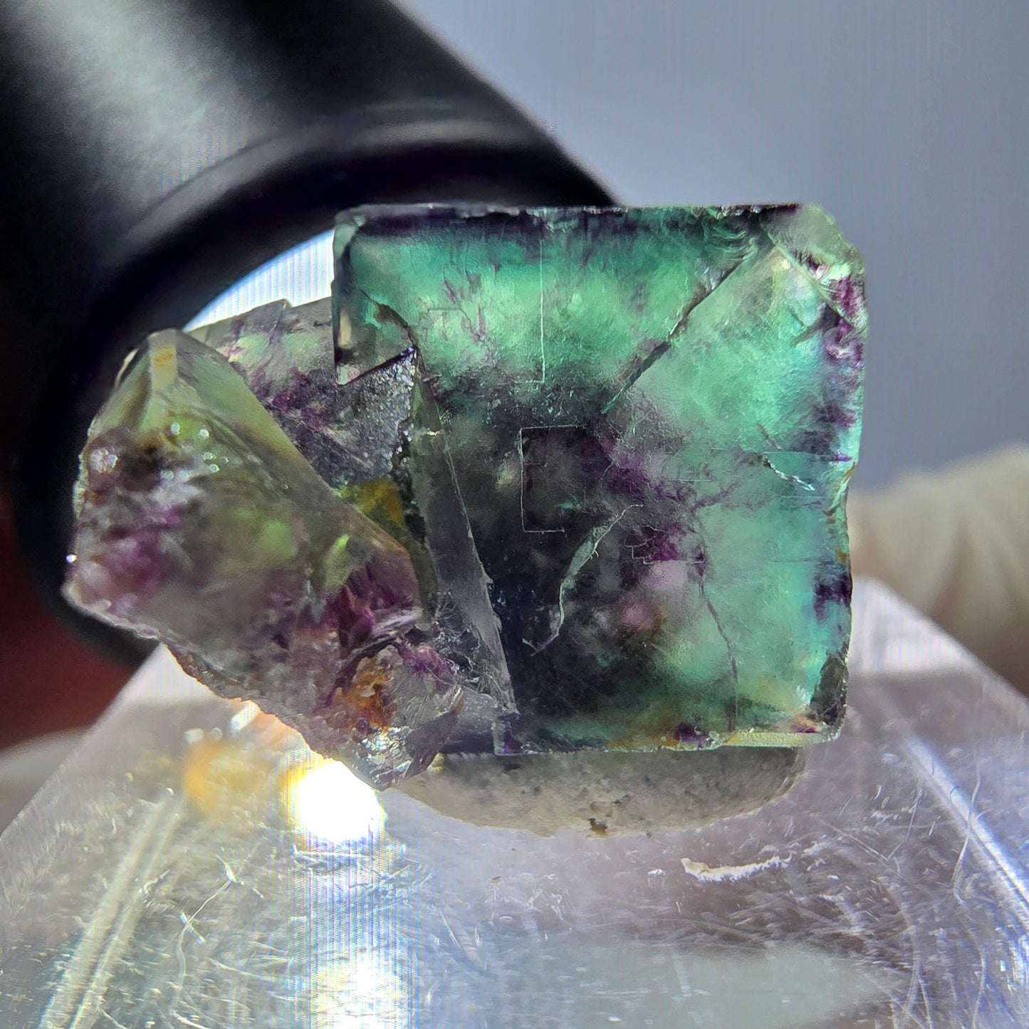 Spécimen de cube de fluorite fantôme, parqueté vert violet Okorusu, Namibie 19*18*14 mm