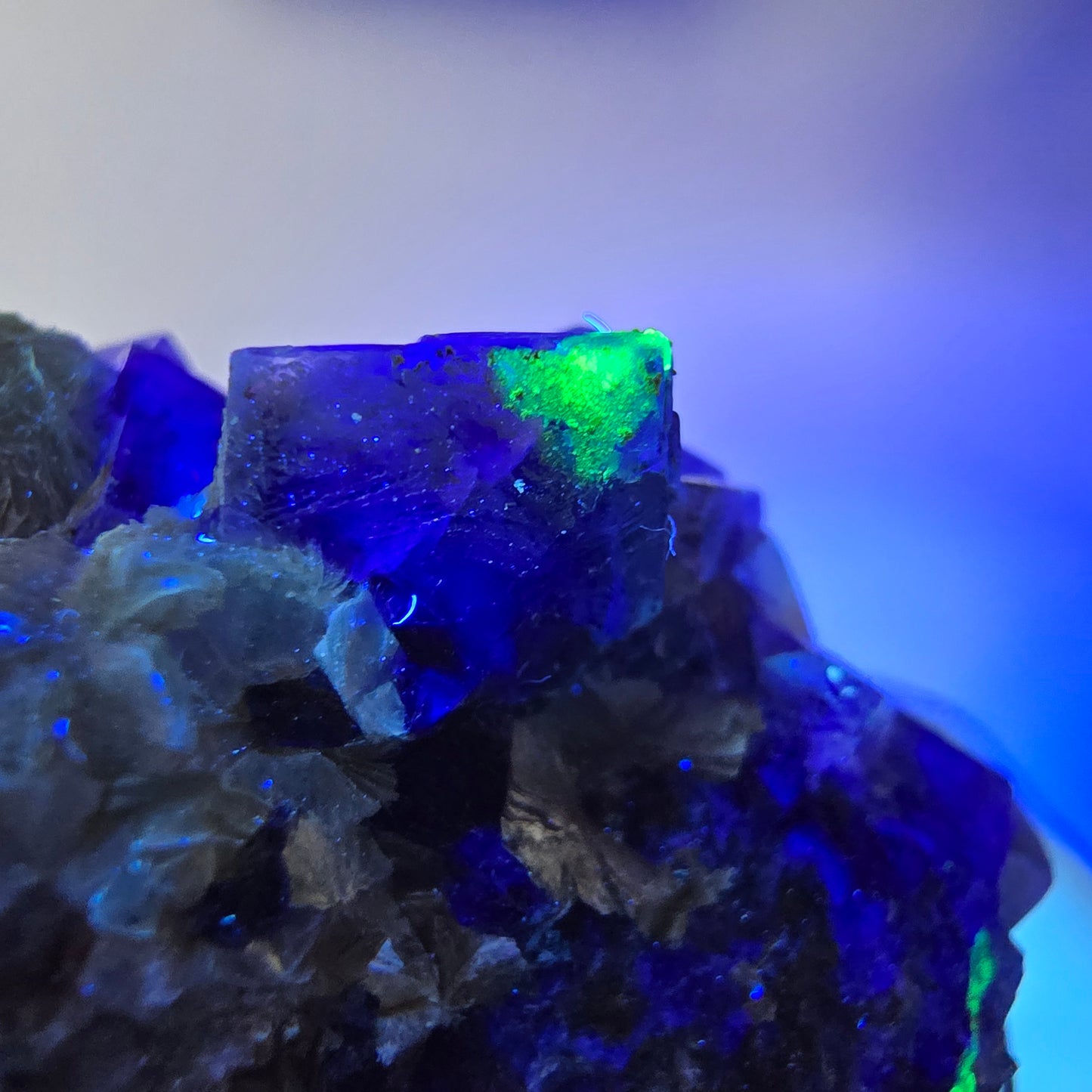 Cubes de fluorite fantôme colorés, hyalite, spécimen de muscovite, Erongo, Namibie, 42 x 39 x 28 mm