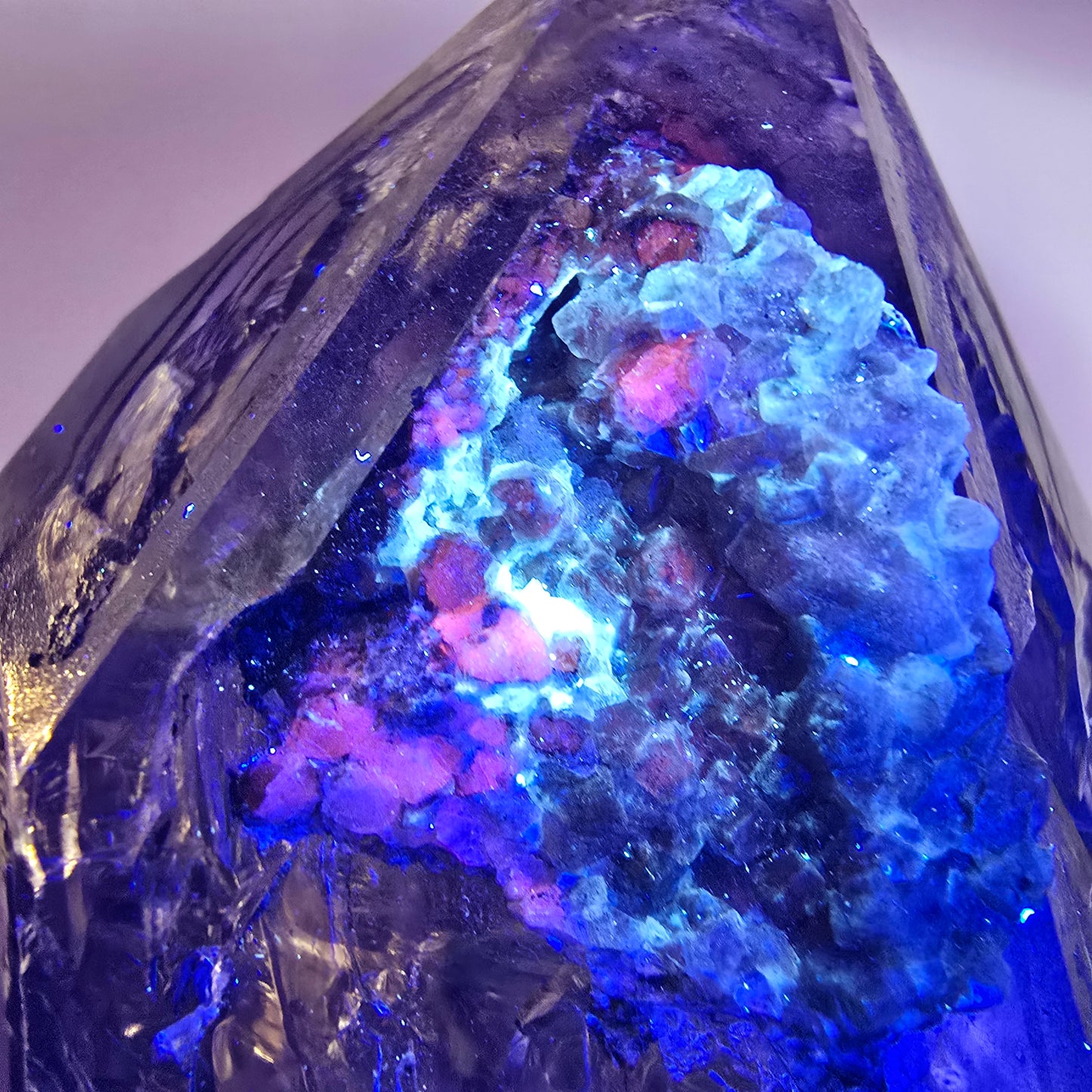 Sceptre en quartz fumé squelette Enhydro, calcite UV, 3 bulles, poche Saint-Valentin, Namibie, 149 x 71 x 52 mm