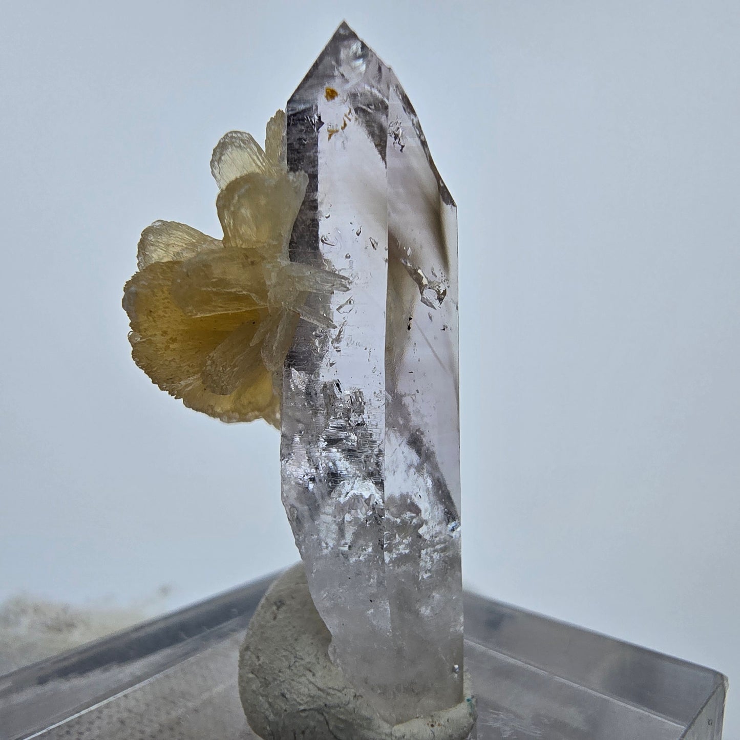 Phantom Amethyst Kristall mit Stilbit Goboboseb, Namibia 32*14*13mm Sammlung