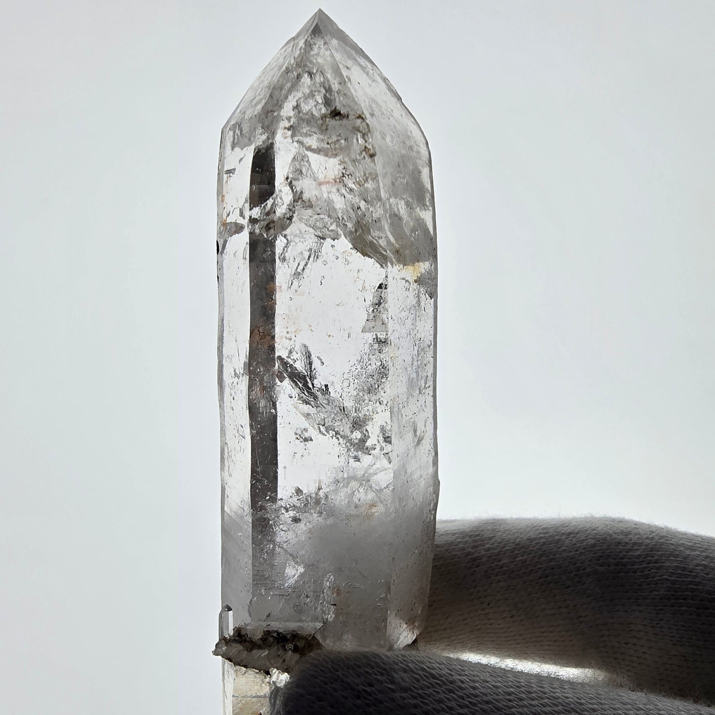 Quartz fumé squelette fantôme lémurien DT, calcite UV Valentine Pocket, Namibie 91 x 26 x 19 mm
