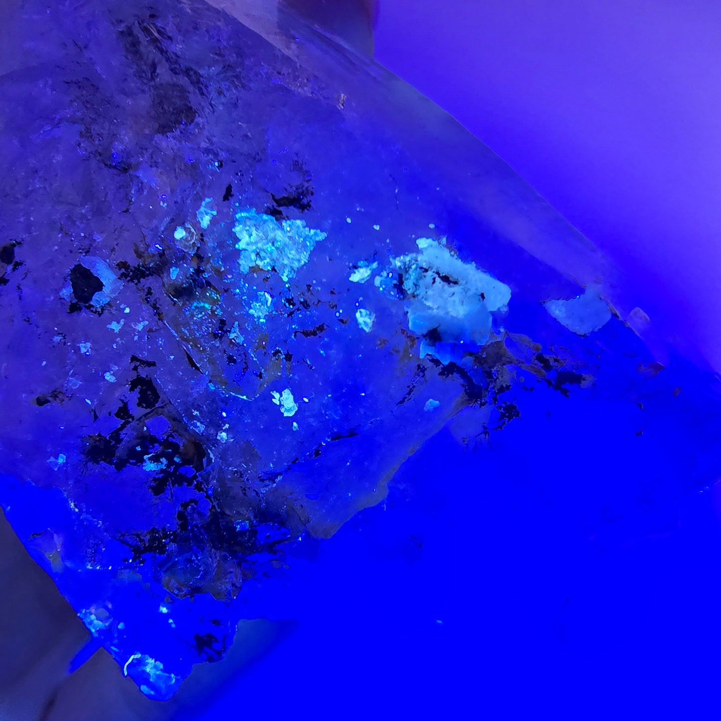 Quartz fumé squelette Enhydro, calcite UV, 1 gobo de poche Bubble Valentine. Namibie 98 x 49 x 26 mm