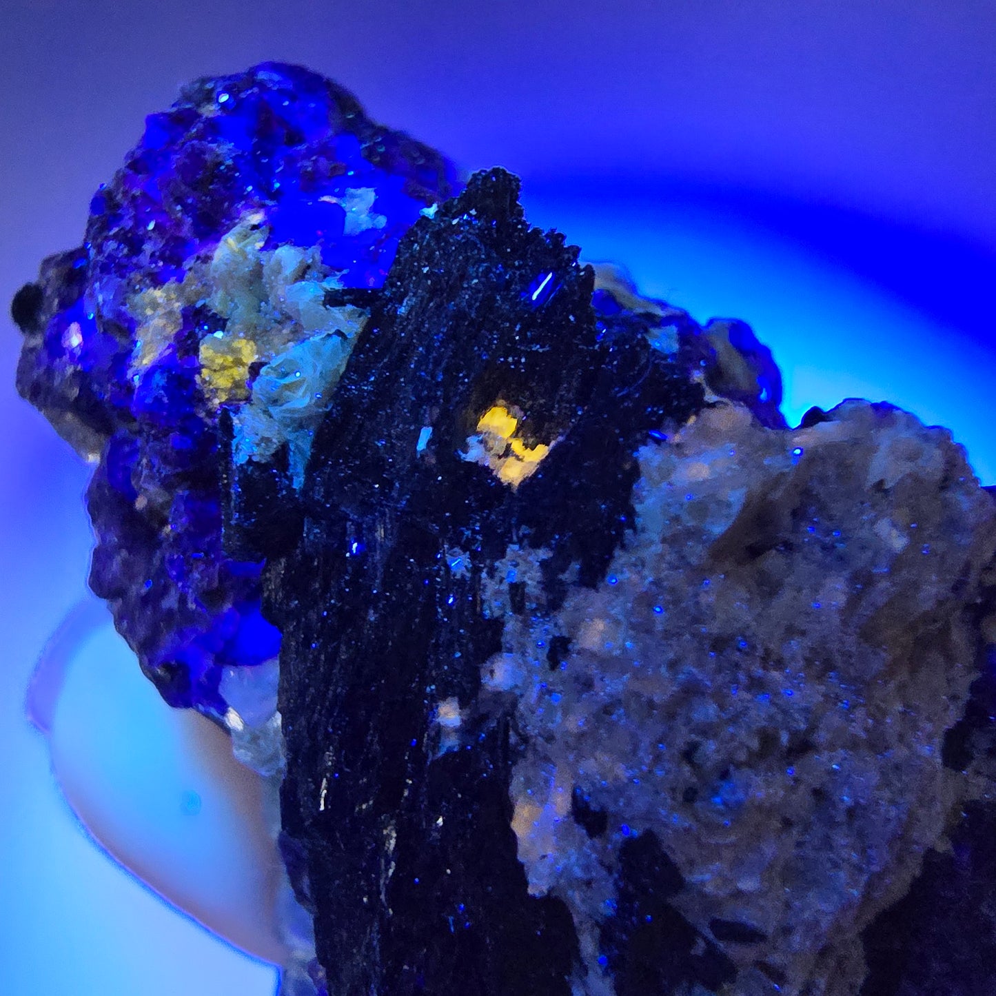 Fluorite fantôme Schörl, tourmaline, calcite, muscovite, stade Erongo, Namibie, 62 x 40 x 38 mm