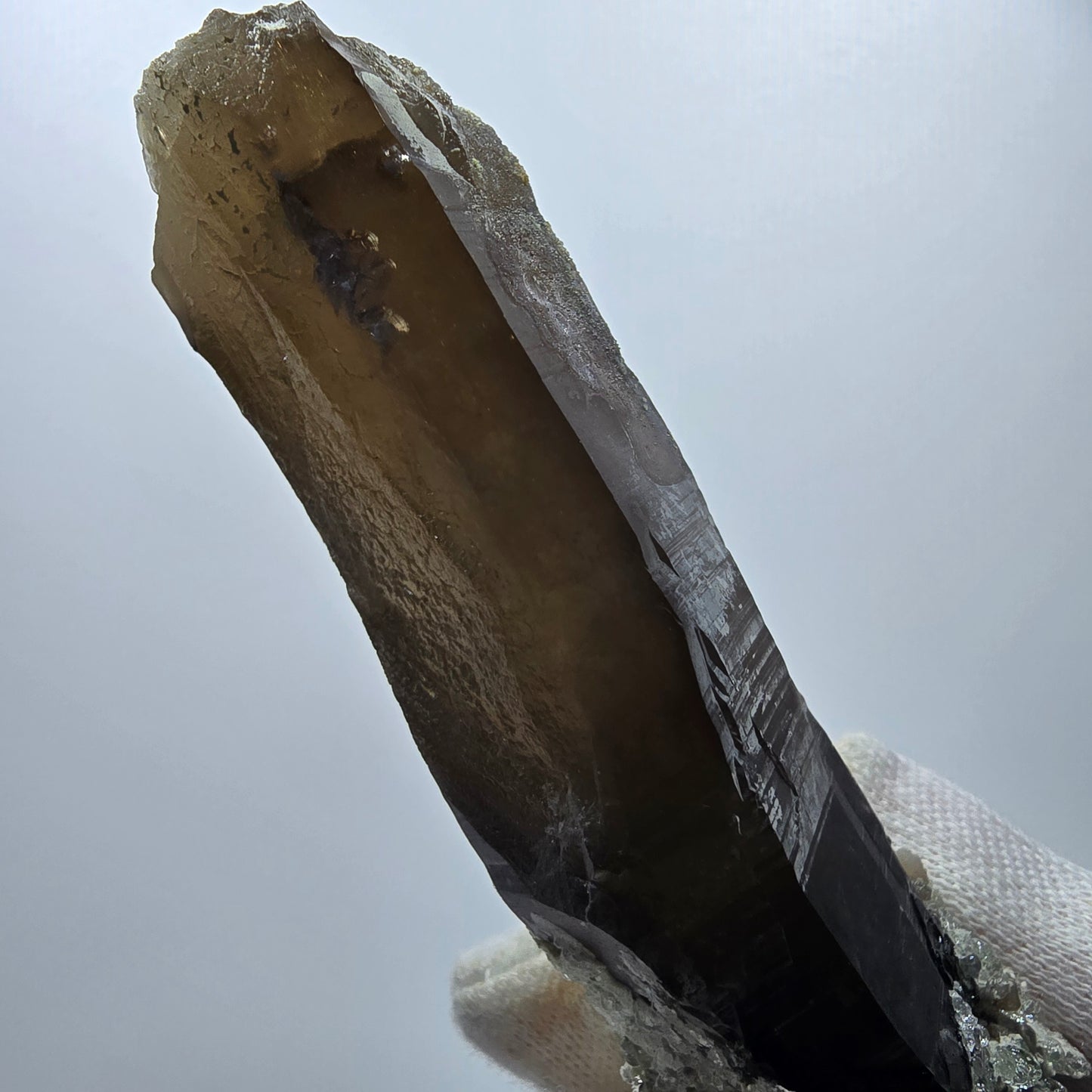 Quartz fumé squelette fantôme, spécimen d'hyalite, Erongo, Namibie, 105 x 42 x 31 mm