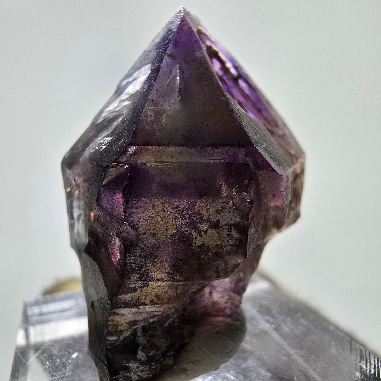 Sceptre squelette en améthyste fantôme rare, pointe Brandberg, Namibie, 30 x 24 x 20 mm