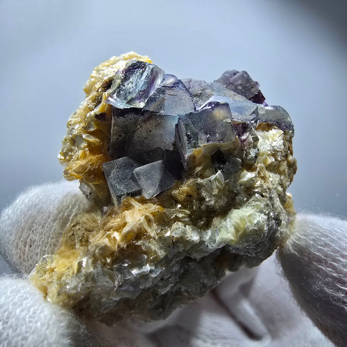 Bunte Phantom Fluorit Würfel, Muskovit Stufe Erongo, Namibia 42*38*23mm
