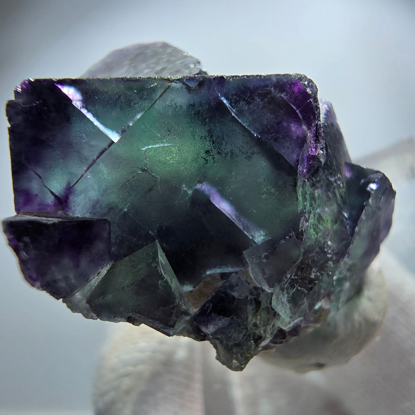 Spécimen rare de cube de fluorite fantôme, vert zonal et violet, Okorusu, Namibie, 34 x 26 x 17 mm