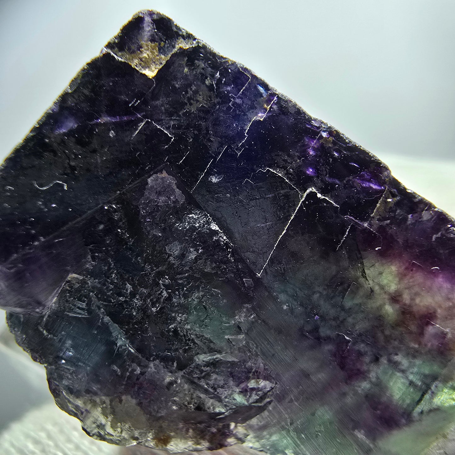 Spécimen rare de cube de fluorite fantôme zonal vert violet Okorusu, Namibie 39*26*21mm