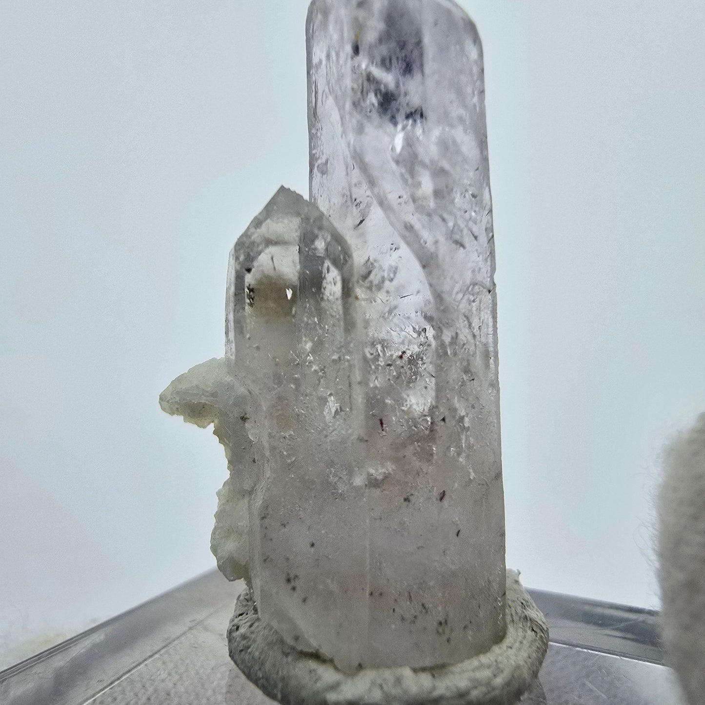 Phantom Amethyst mit UV Calcit aus Goboboseb, Namibia 33*16*14mm, Sammlung