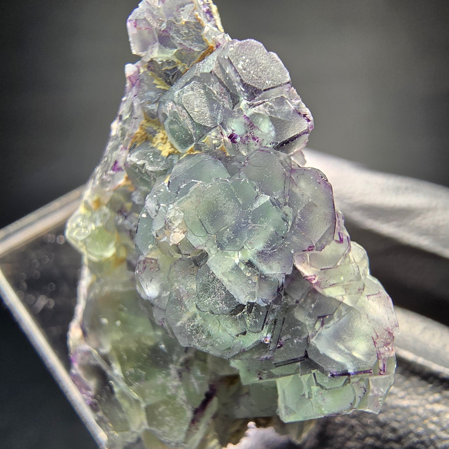 Klare zonare Fluorit Würfel Schörl Muskovit Stufe Erongo, Namibia 35*31*19mm