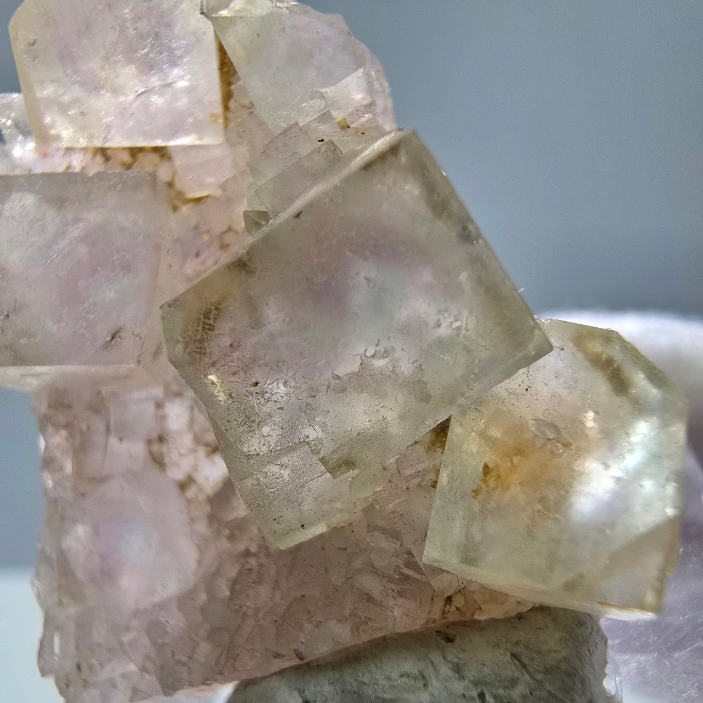 Seltene UV Phantom Fluorit Würfel, Quarz Stufe Brandberg, Namibia 34*29*12mm