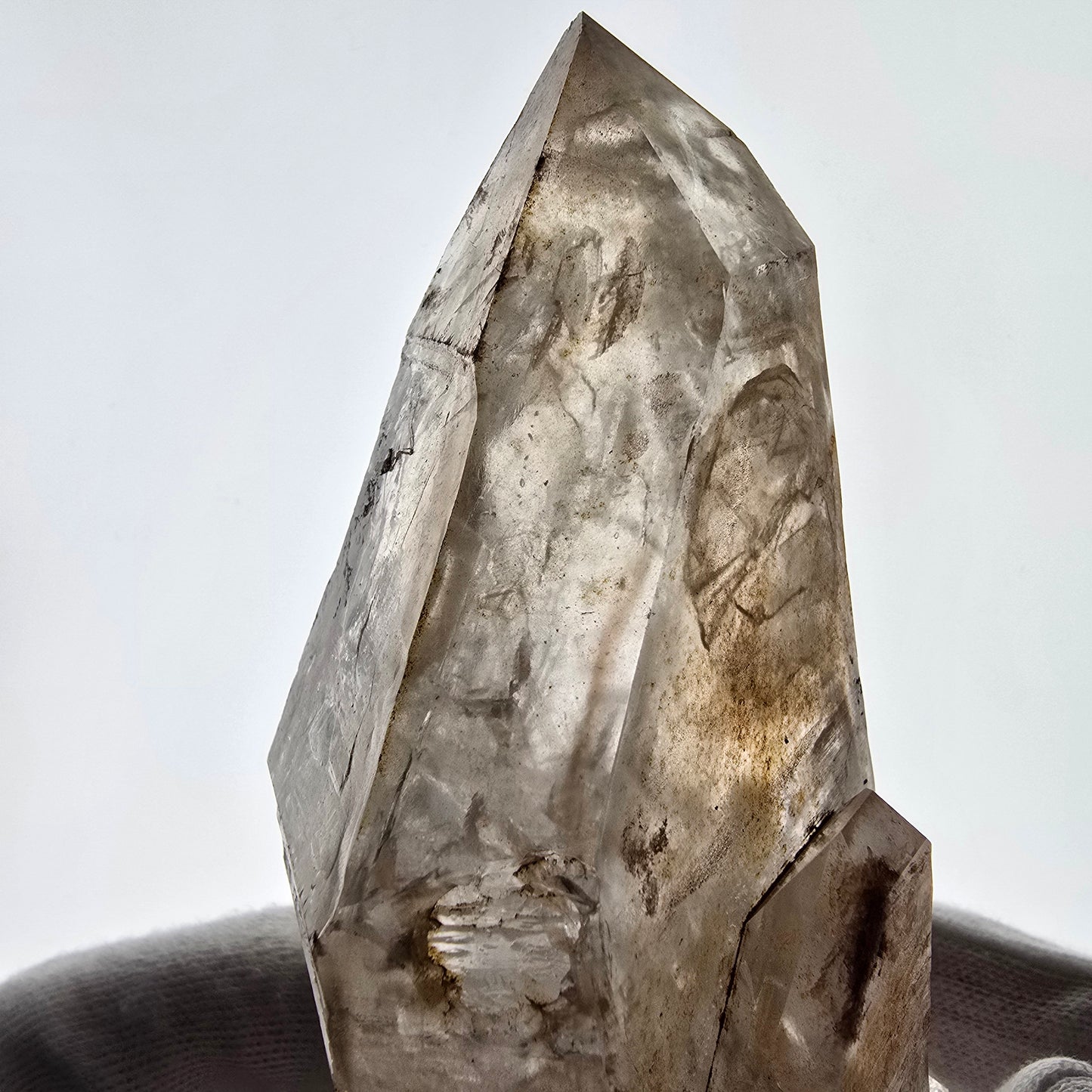 Quartz fumé squelette fantôme lémurien DT, calcite UV Valentine Pocket, Namibie 129 x 61 x 48 mm