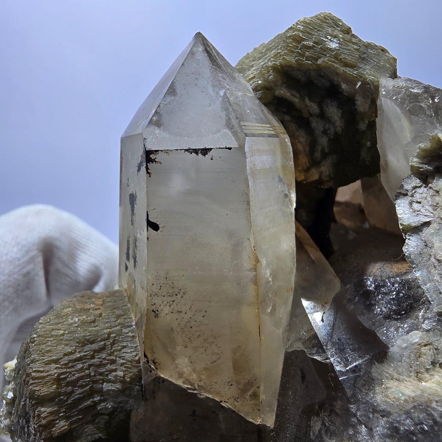 Grand spécimen de tourmaline Schorl, quartz fumé, muscovite et orthose, Erongo, Namibie, 145 x 112 x 80 mm