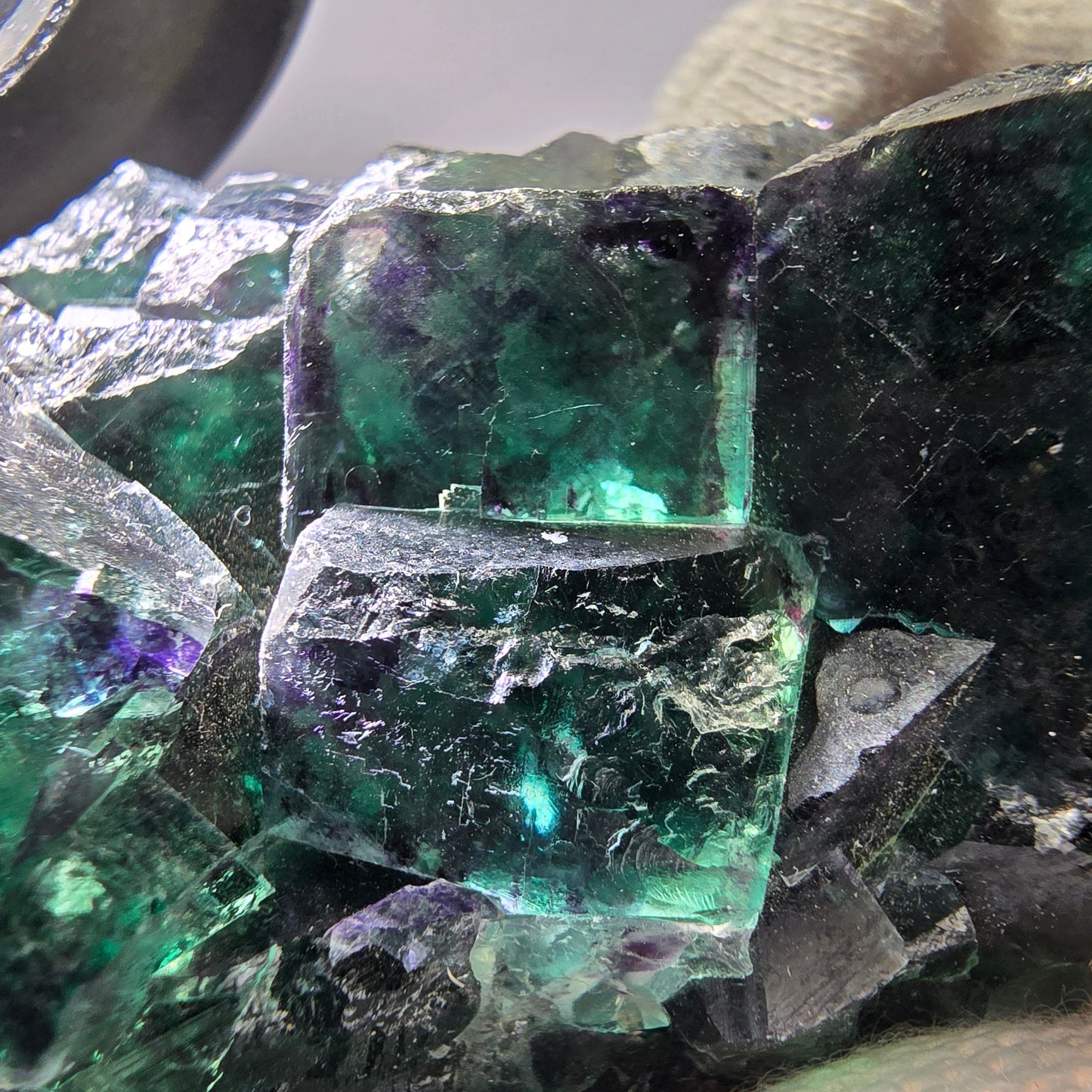 Rare spécimen de cube de fluorite fantôme, parqueté zonal Okorusu Namibie 73 x 44 x 33 mm