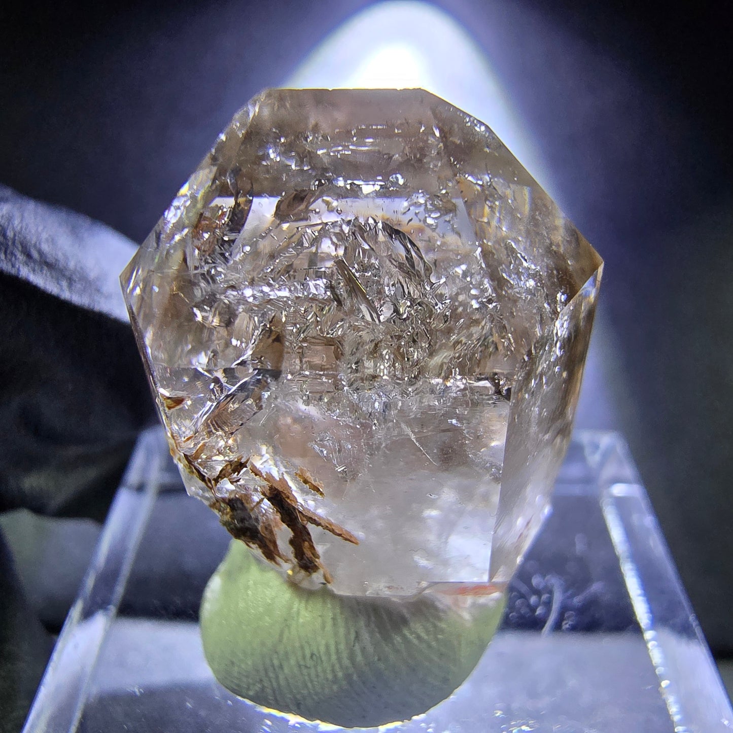 Klare Phantom Rauchquarz mit Einschlüssen Spitze 22*17*14mm Goboboseb Namibia