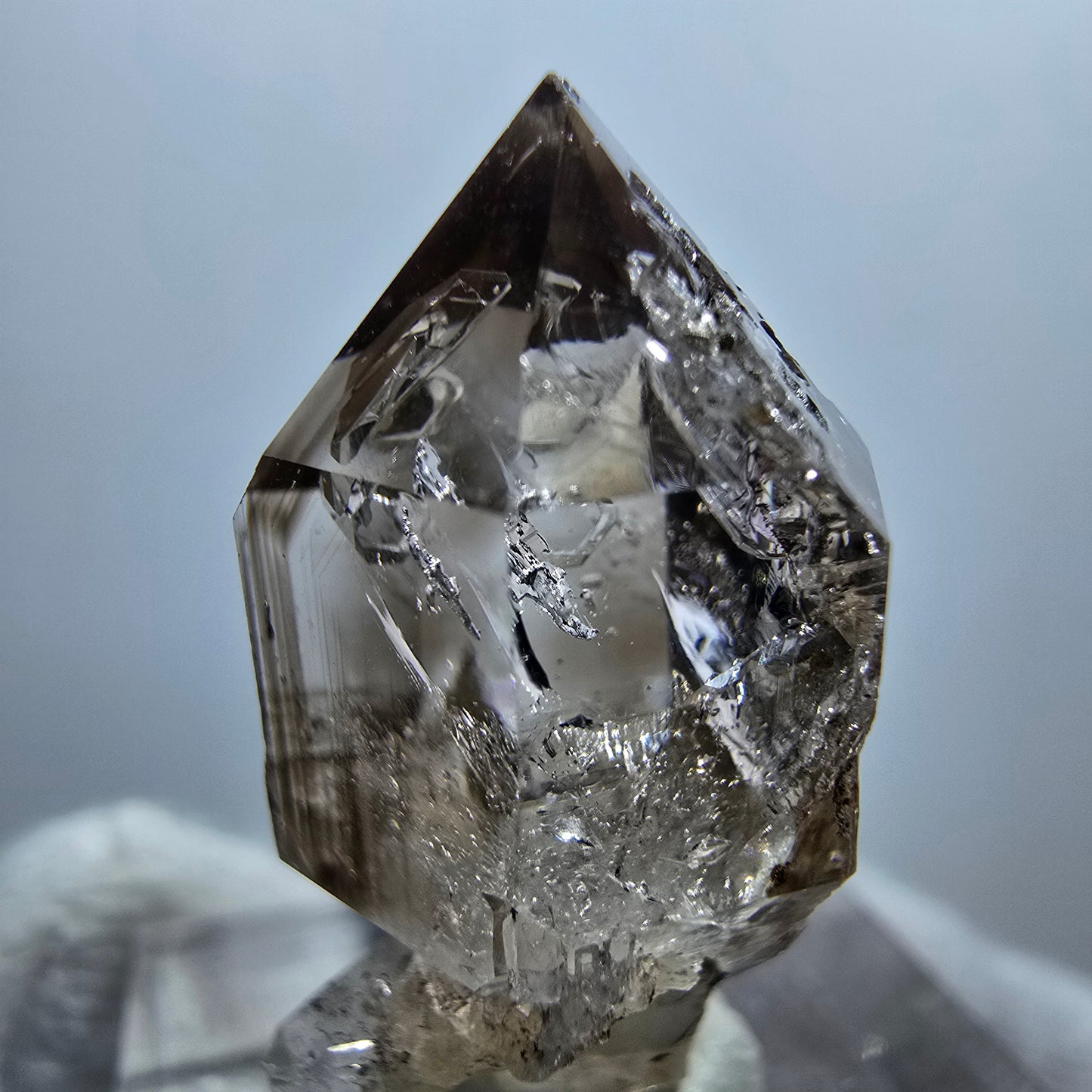 Sceptre Enhydro Phantom Smoky Quartz DT, 1x Bubble Goboboseb, Namibie 29*14*12mm