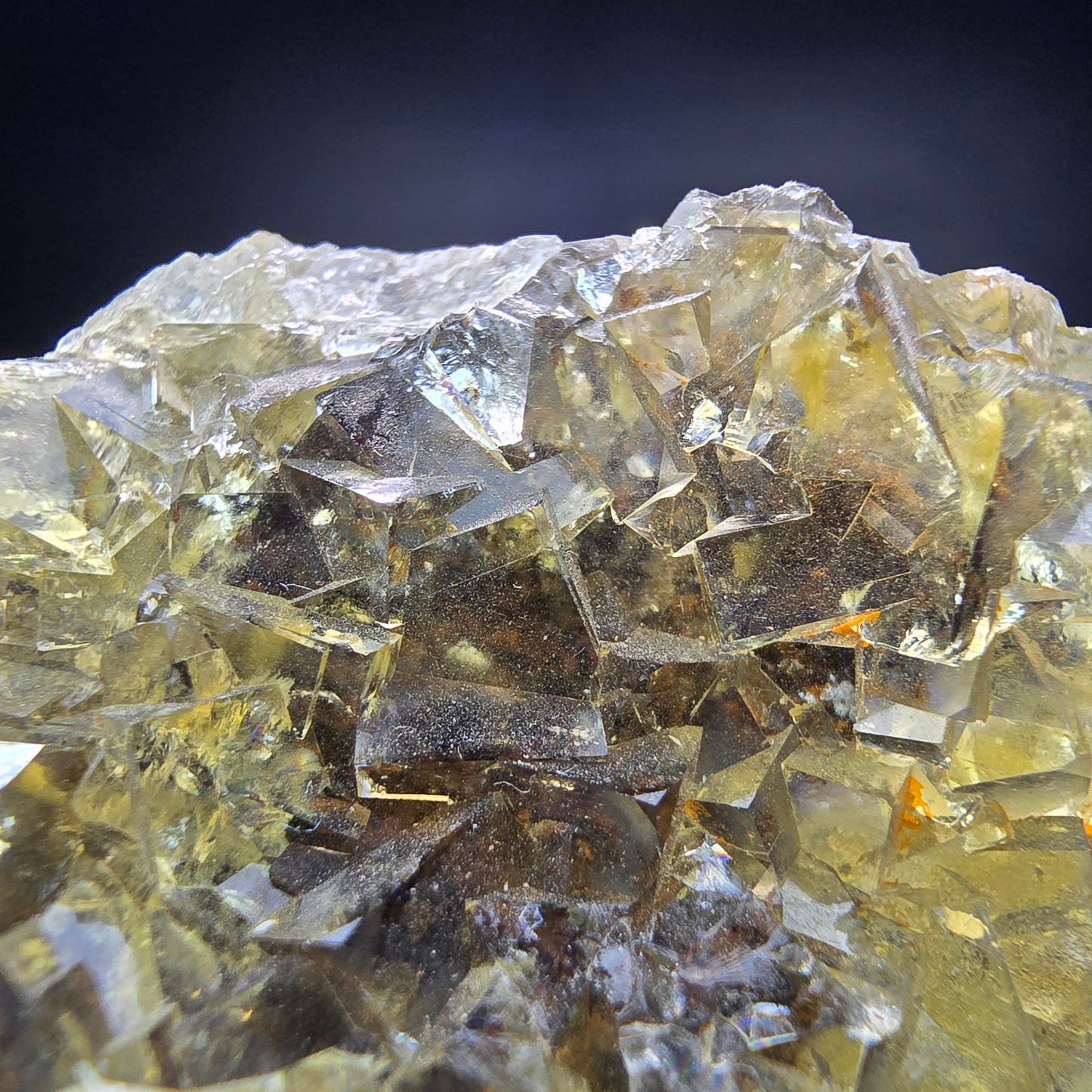 Klare Honey Pocket Phantom Fluorit Würfel Stufe gelb Okorusu, Namibia 73*52*16mm