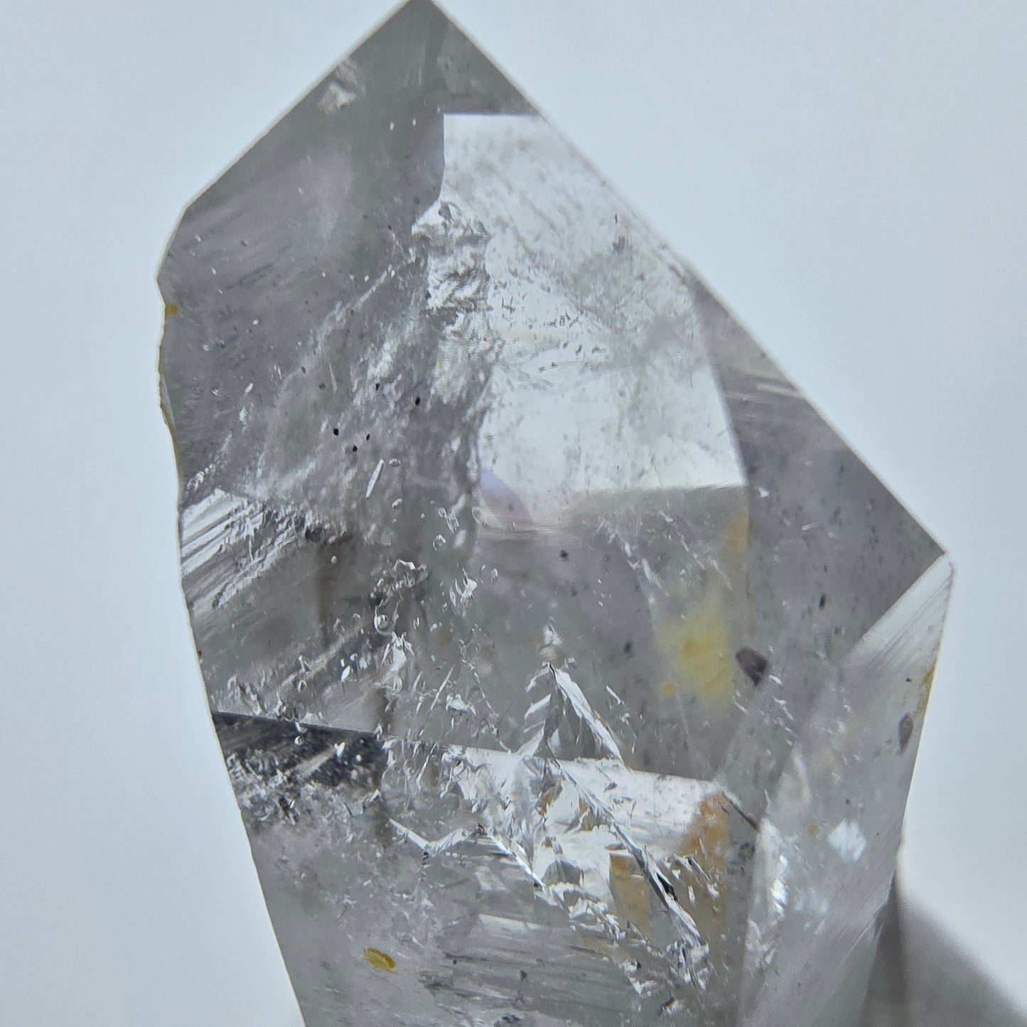 Phantom Quarz mit UV Calcit Streep Mine, Goboboseb, Namibia 44*31*22mm