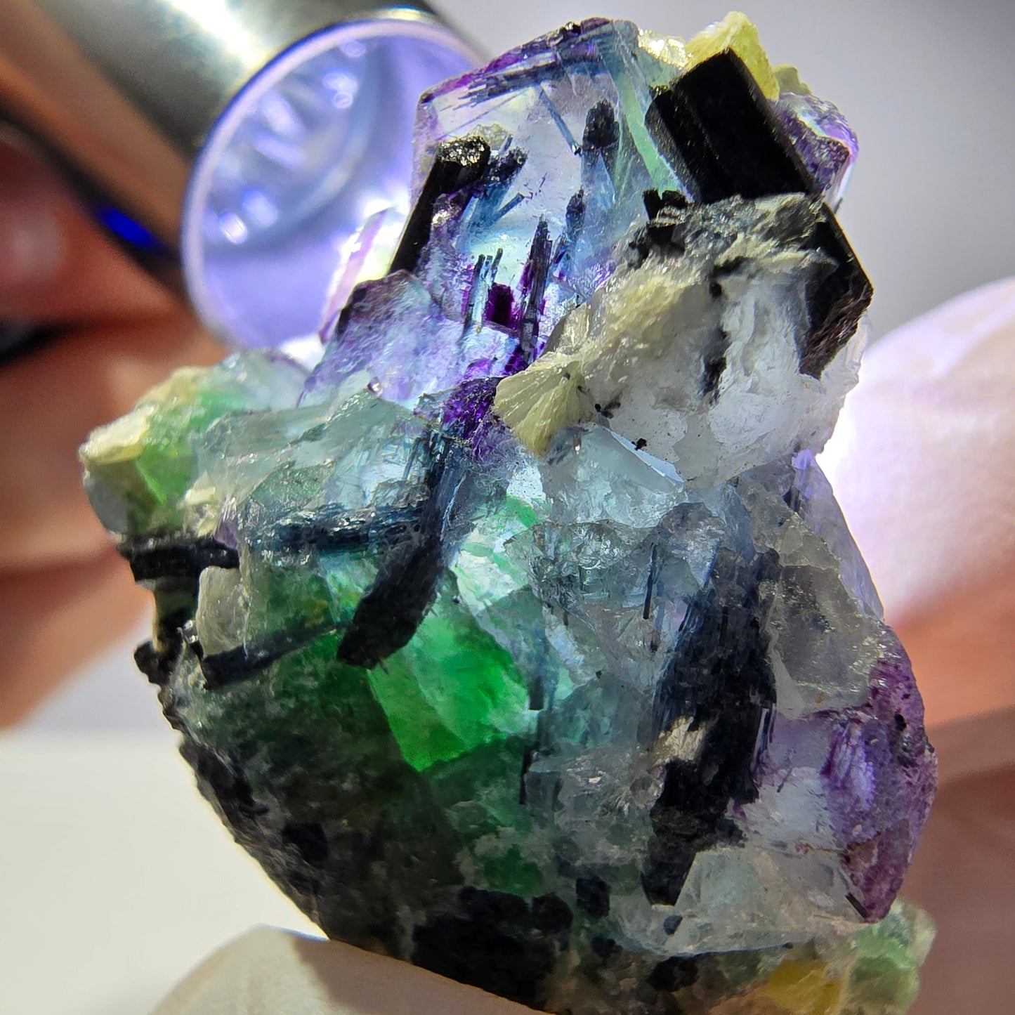 Cube de fluorite fantôme, zonal, muscovite, spécimen de tourmaline Schorl, Erongo, Namibie, 40 x 27 x 17 mm