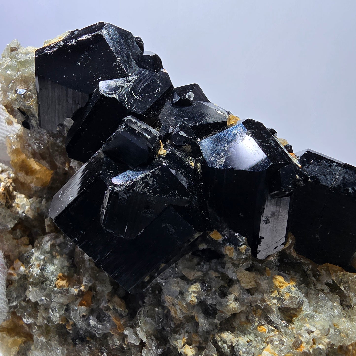 Grand spécimen de tourmaline Schorl, hyalite, quartz fumé et orthose, Erongo, Namibie, 123 x 92 x 47 mm