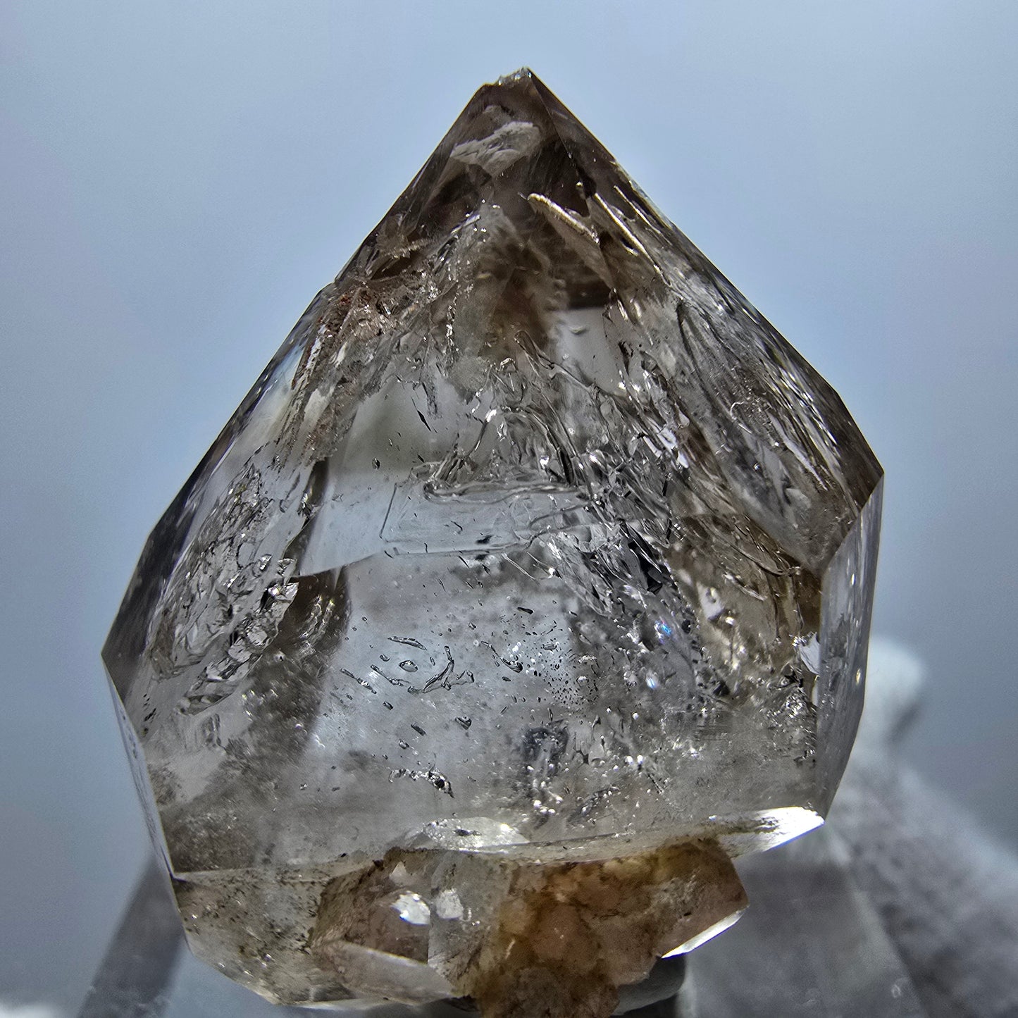 Sceptre en quartz fumé fantôme transparent, DT Point, Goboboseb, Namibie, 29 x 22 x 16 mm