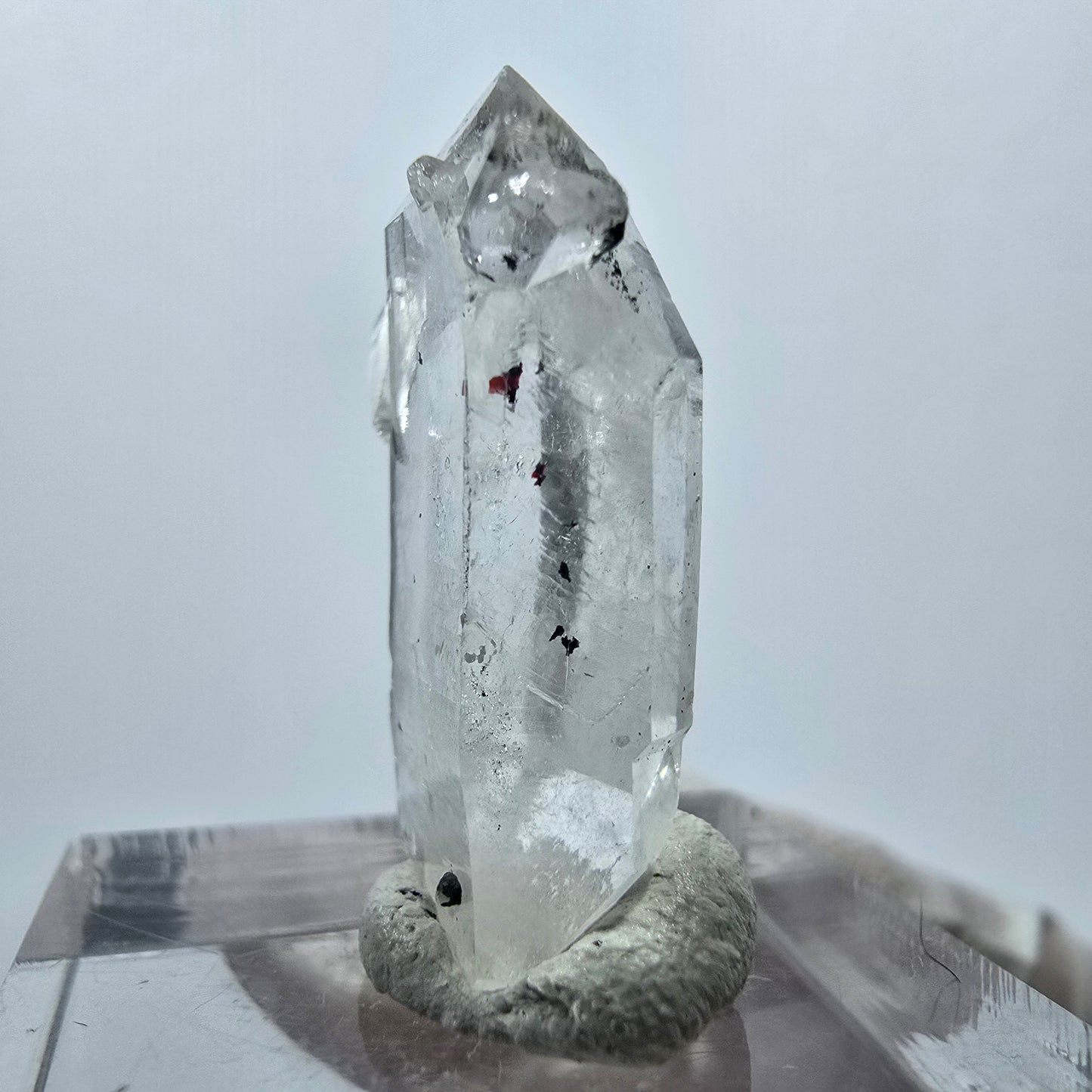 Quartz hématite transparent à double pointe, mine Streep, Goboboseb, Namibie, 28 x 18 x 8 mm