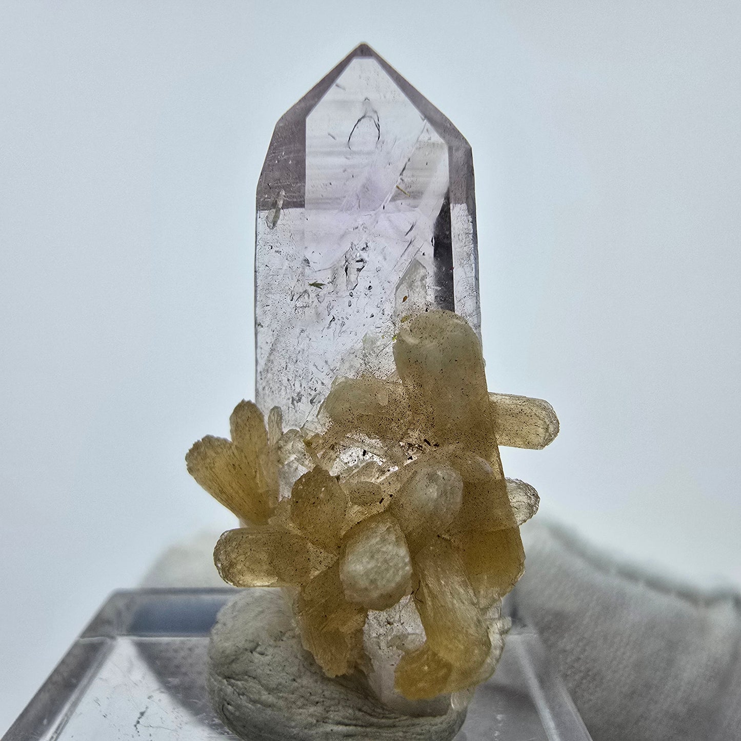 Enhydro Phantom Amethyst Kristall mit Stilbit Goboboseb, Namibia 32*17*14mm