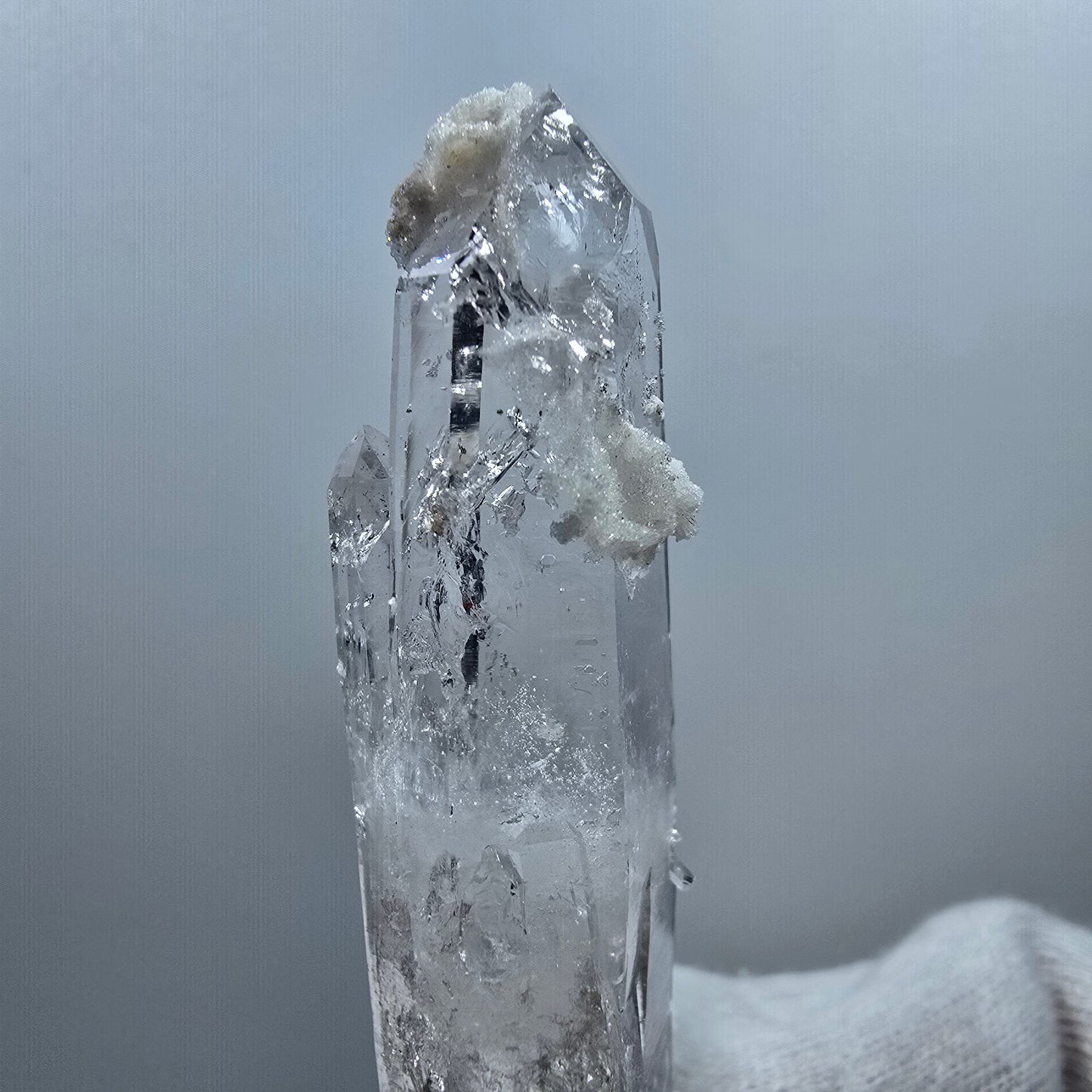 Quartz fumé lémurien Enhydro DT, quartz druze Valentine Pocket Goboboseb Namibie 69 x 17 x 13 mm