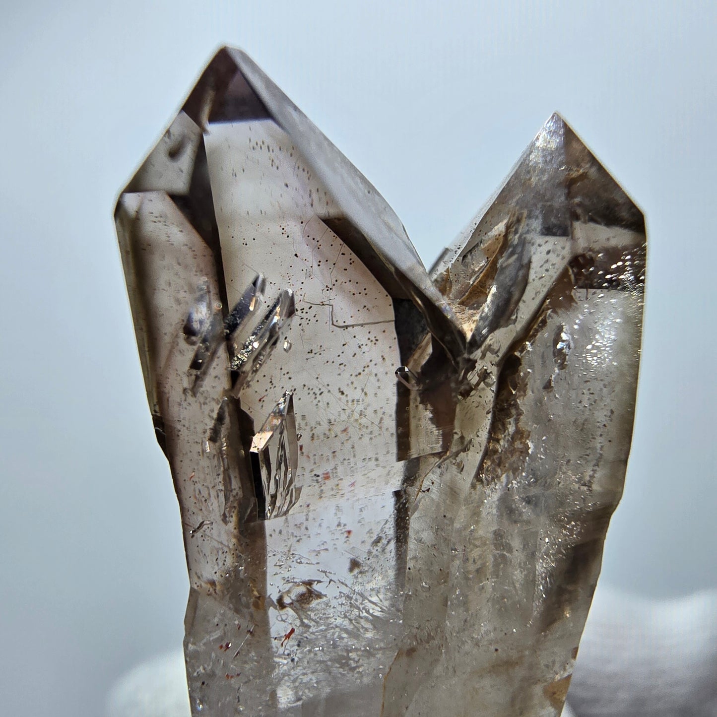 Quartz fumé fantôme transparent DT Scepter Point Goboboseb, Namibie 38 x 16 x 12 mm