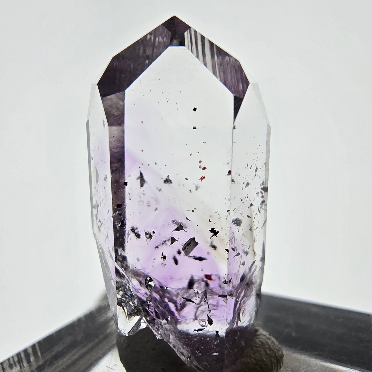 Améthyste fantôme avec hématite, mine Streep, Goboboseb, Namibie, 27 x 14 x 11 mm