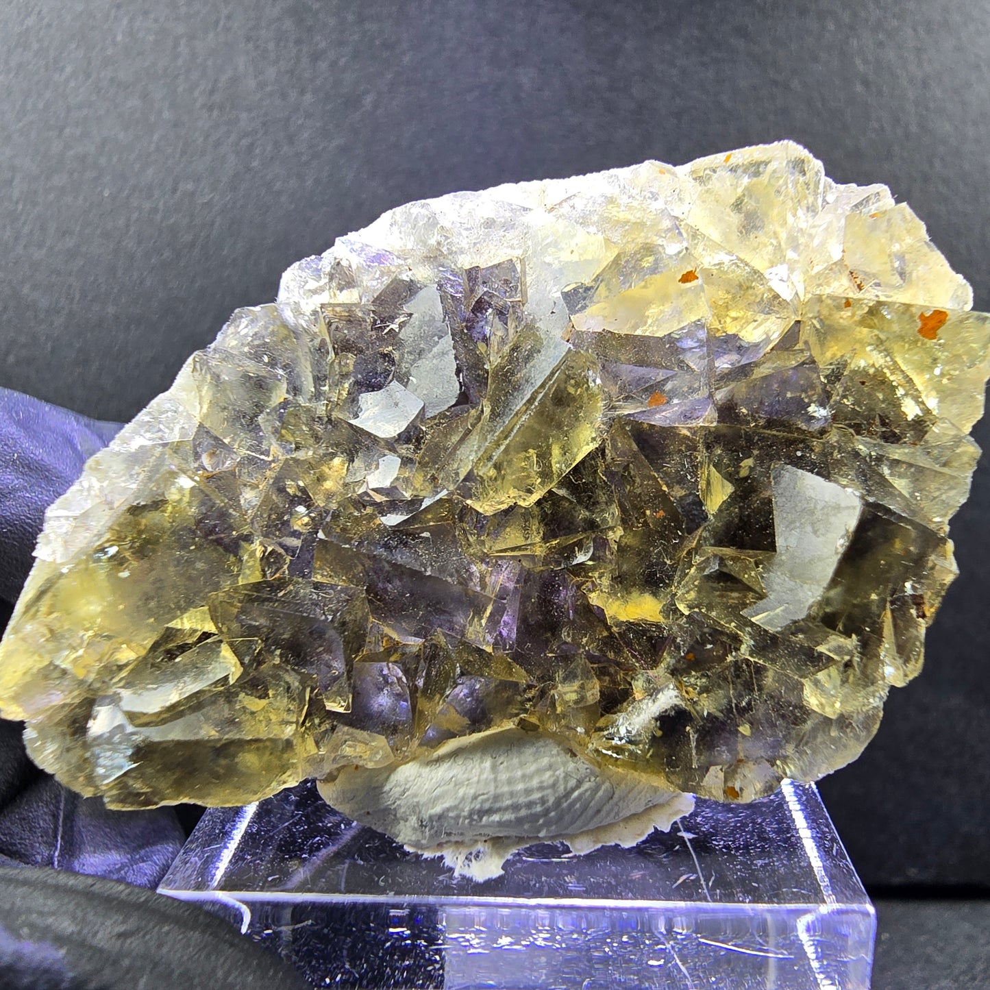 Seltene Honey Pocket Phantom Fluorit XX Würfel Stufe 44*28*13mm Okorusu, Namibia