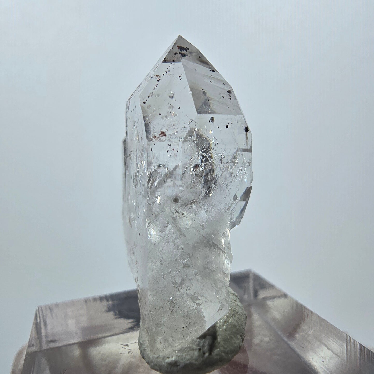 Quartz clair Harlequin Point Streep Mine, Goboboseb, Namibie, 30 x 19 x 11 mm