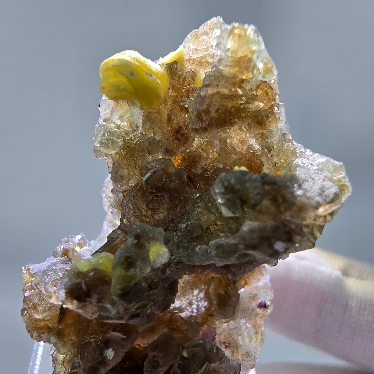 Phantom Fluorit Würfel, Hyalit, Muskovit Stufe Erongo, Namibia 44*28*27mm