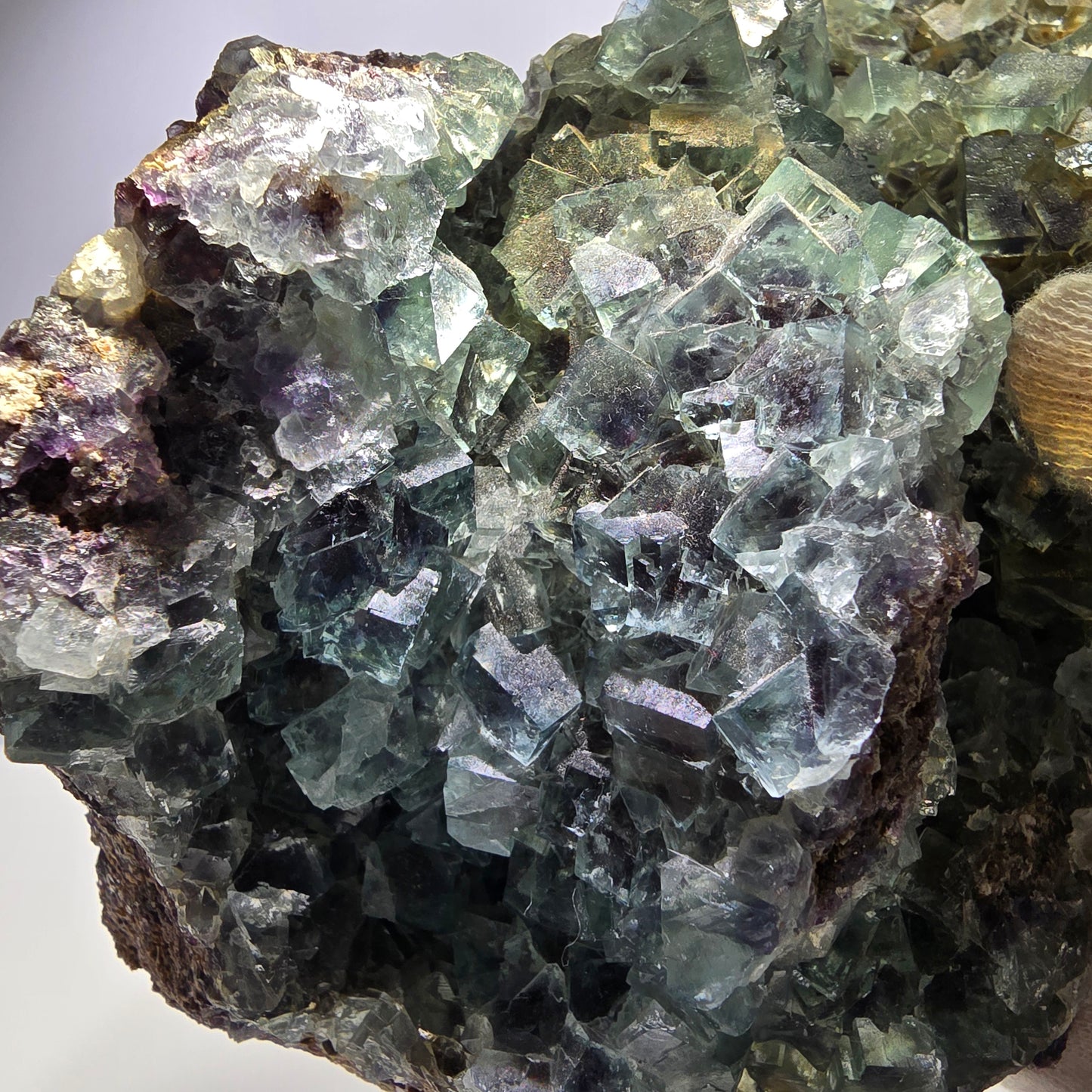 Spécimen de cube de fluorite fantôme XL, parqueté, vert violet Okorusu, Namibie 181*124*74mm
